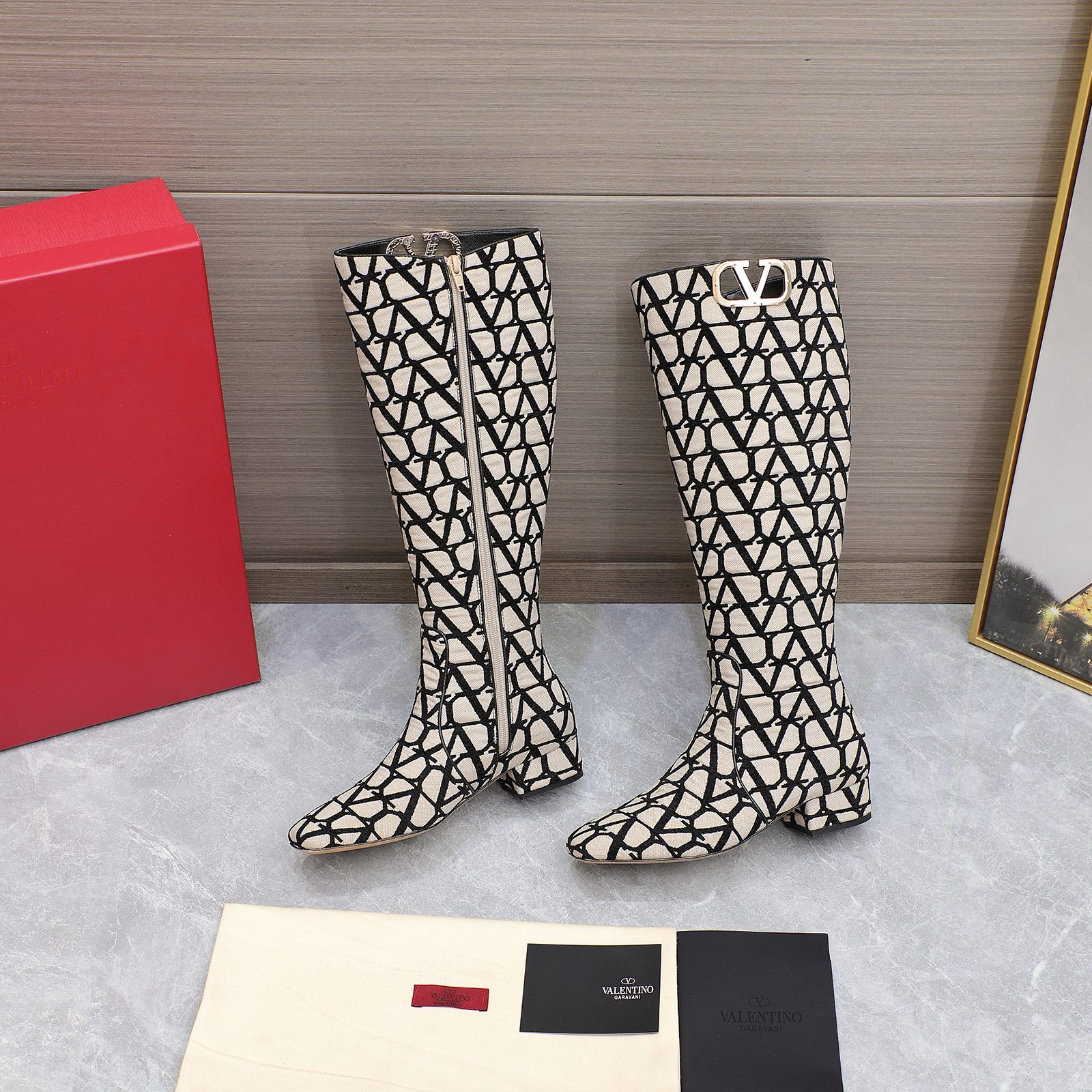 Bagsaaa Va1e*ntin0 Garavani VLogo Type boots in black Toile Iconographe fabric
