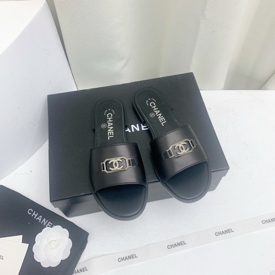 Bagsaaa Ch**el Black Leather Slides