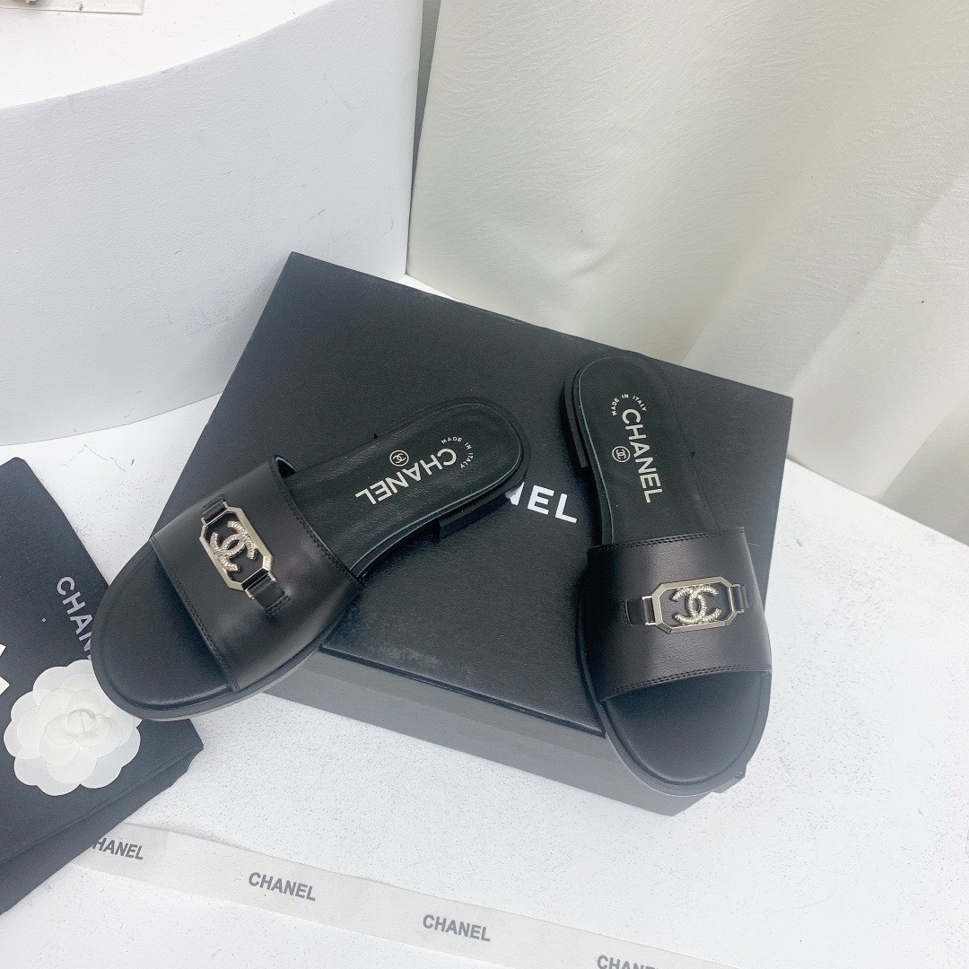 Bagsaaa Ch**el Black Leather Slides