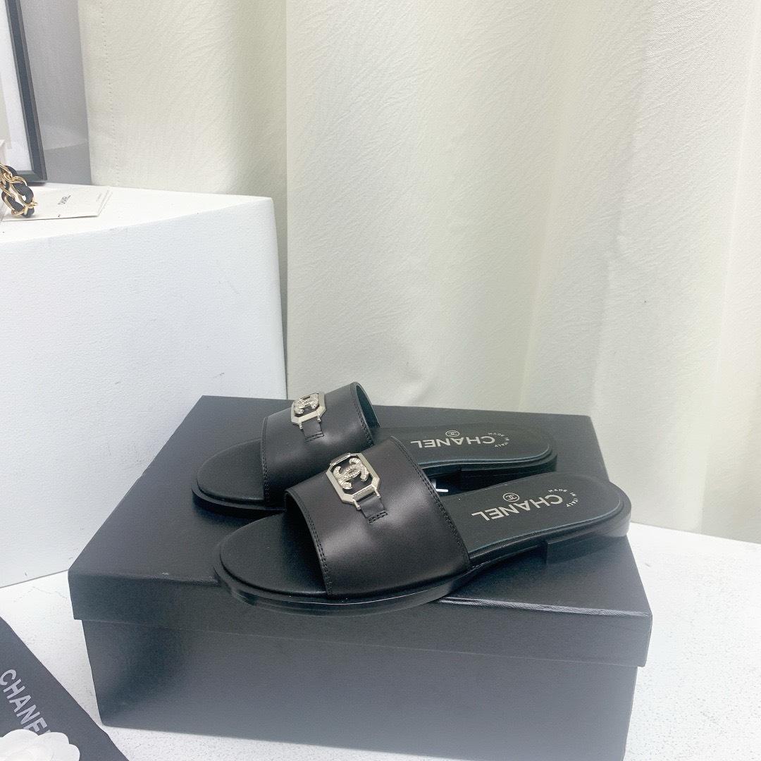 Bagsaaa Ch**el Black Leather Slides