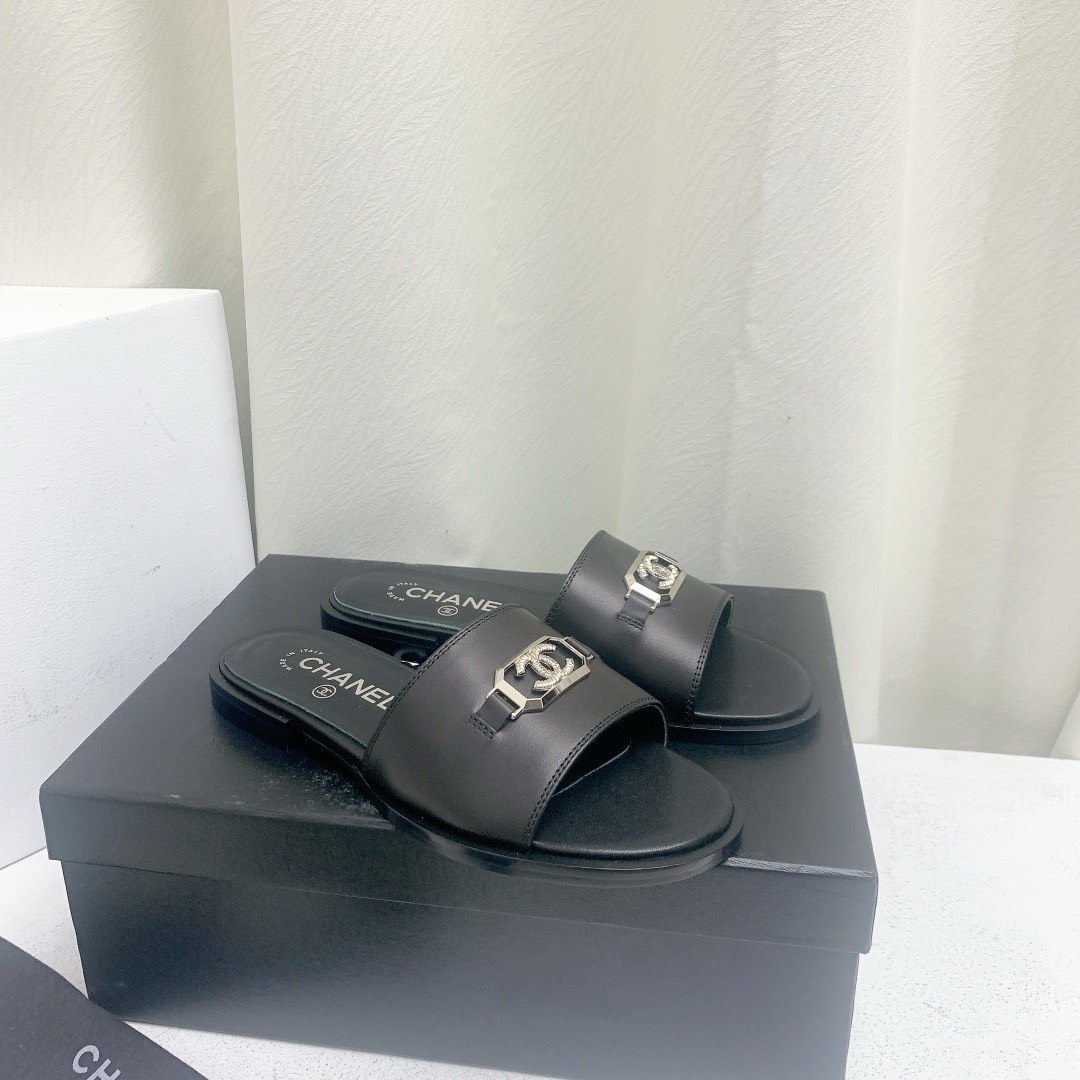 Bagsaaa Ch**el Black Leather Slides