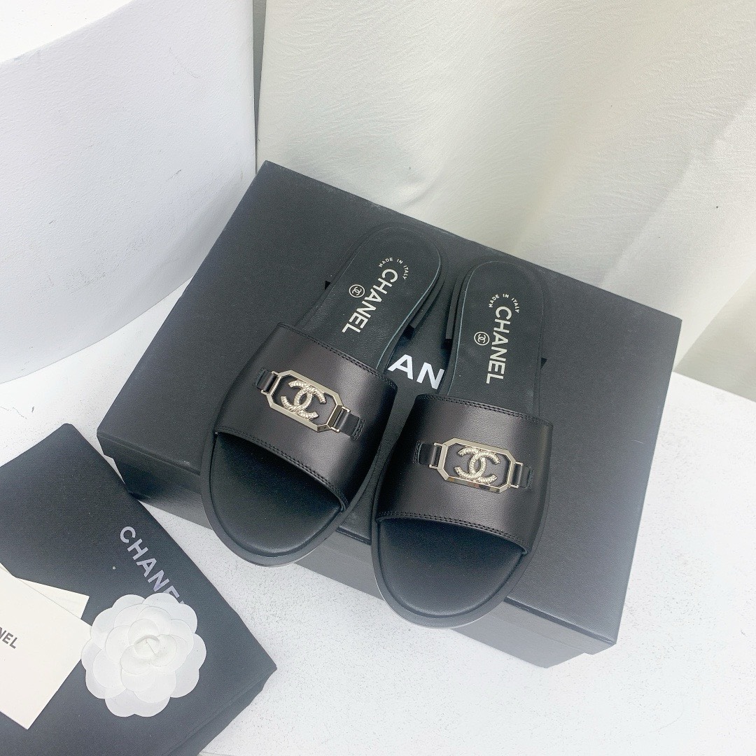 Bagsaaa Ch**el Black Leather Slides