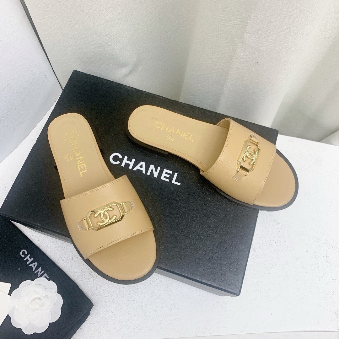 Bagsaaa Ch**el Beige Leather Slides