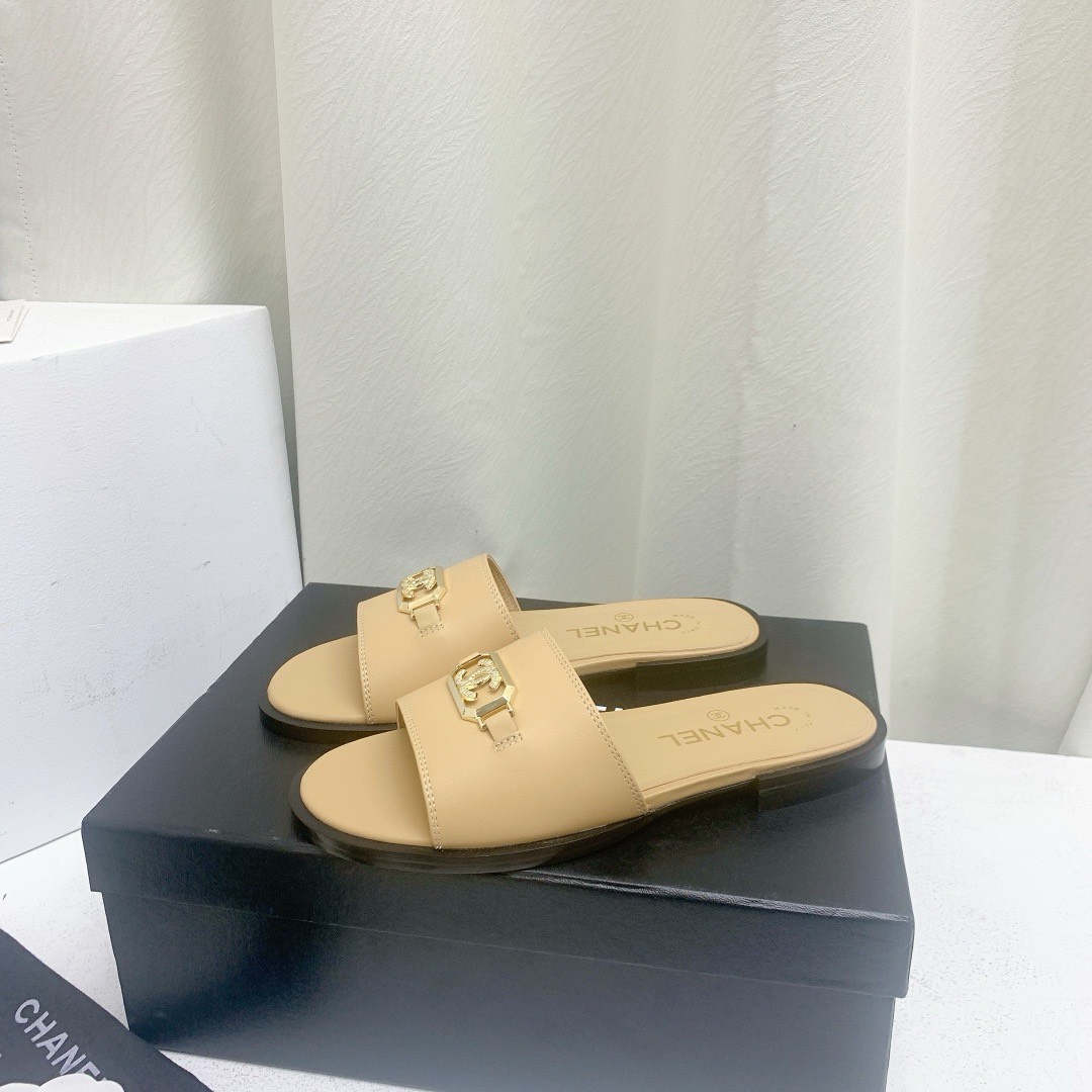 Bagsaaa Ch**el Beige Leather Slides