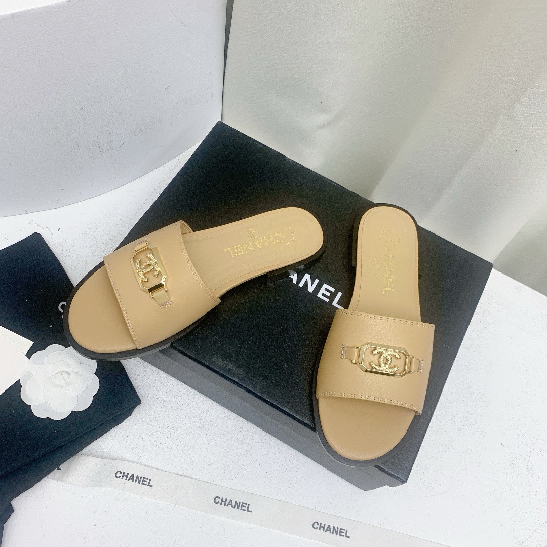 Bagsaaa Ch**el Beige Leather Slides