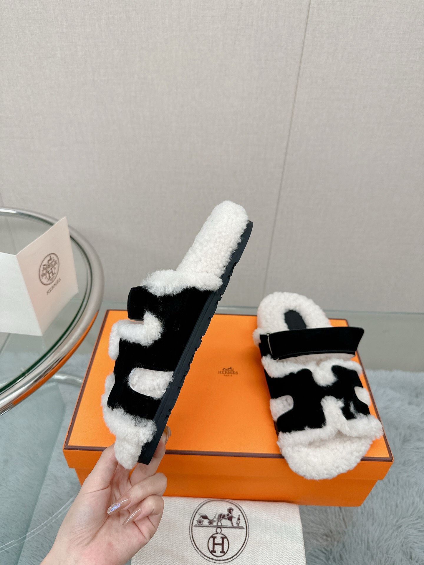 Bagsaaa H**me5 Shearling Sandals Black & White