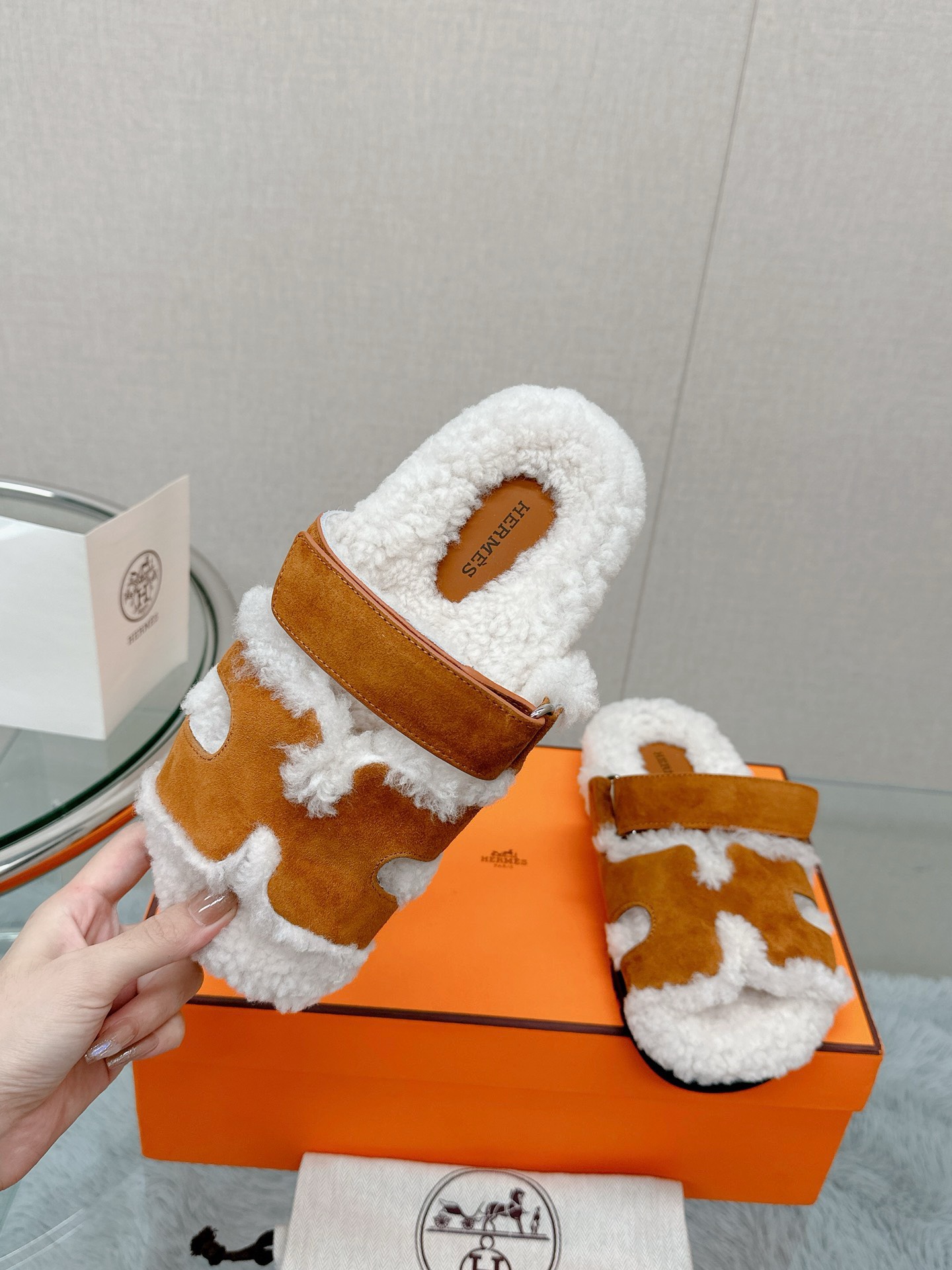 Bagsaaa H**me5 Shearling Sandals Black & Brown