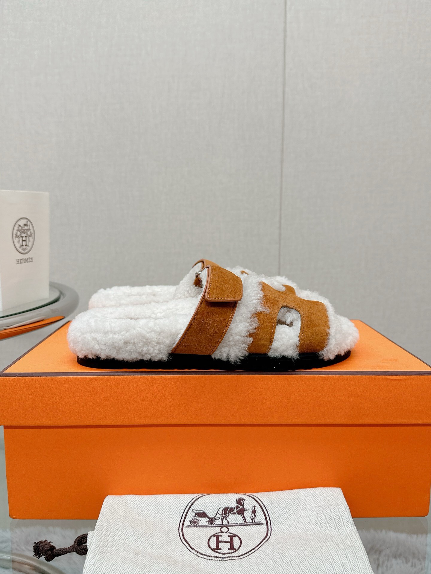 Bagsaaa H**me5 Shearling Sandals Black & Brown