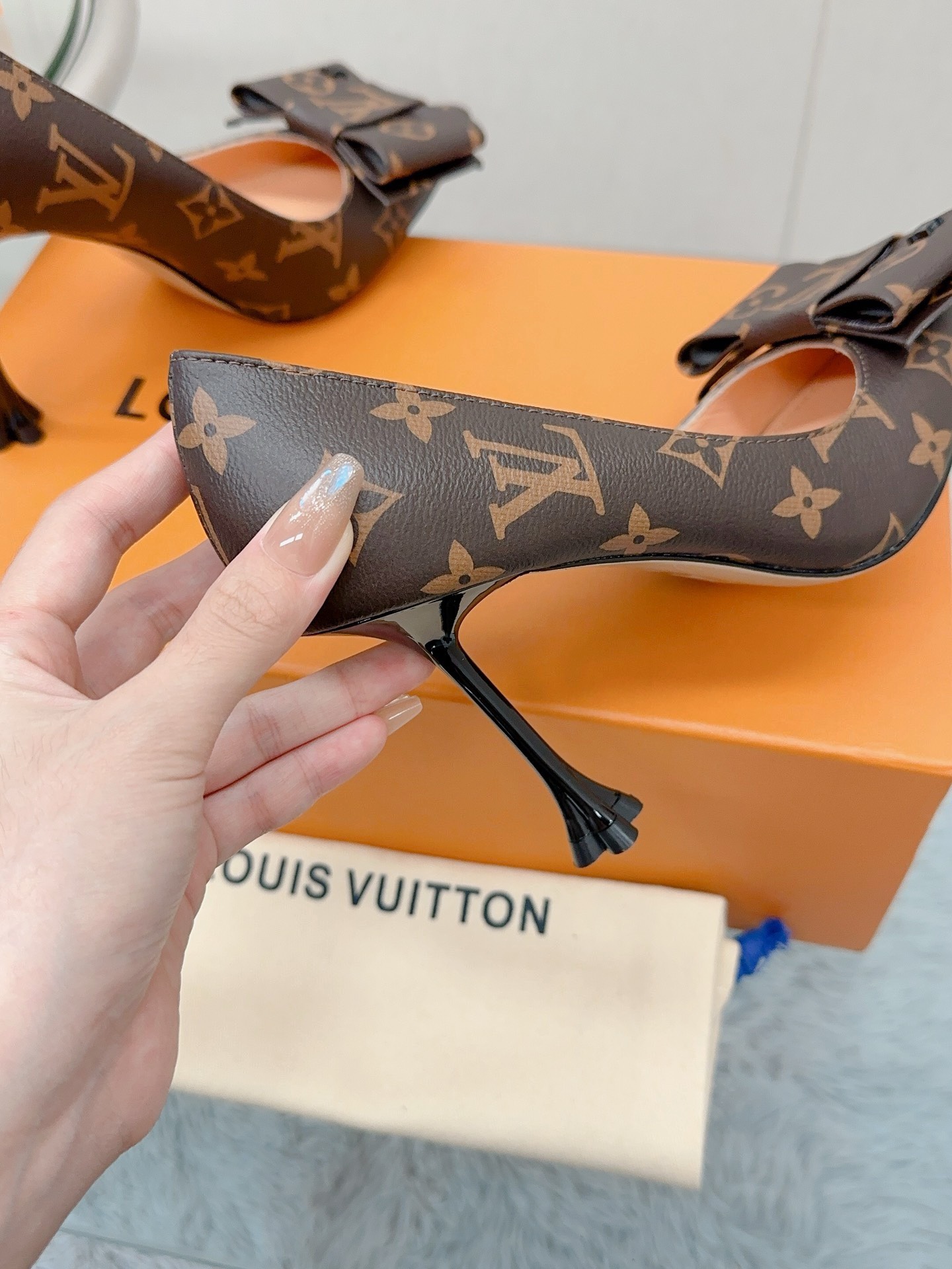 Bagsaaa L0vis Vvtt0n Monogram Canvas L0vise Bow Pointed Pumps