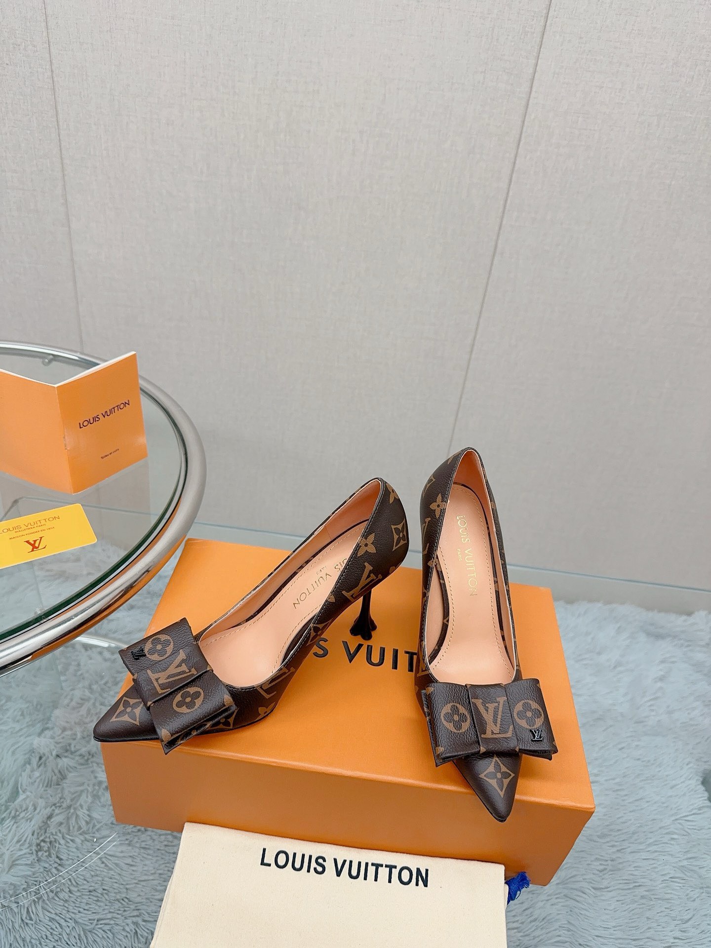 Bagsaaa L0vis Vvtt0n Monogram Canvas L0vise Bow Pointed Pumps