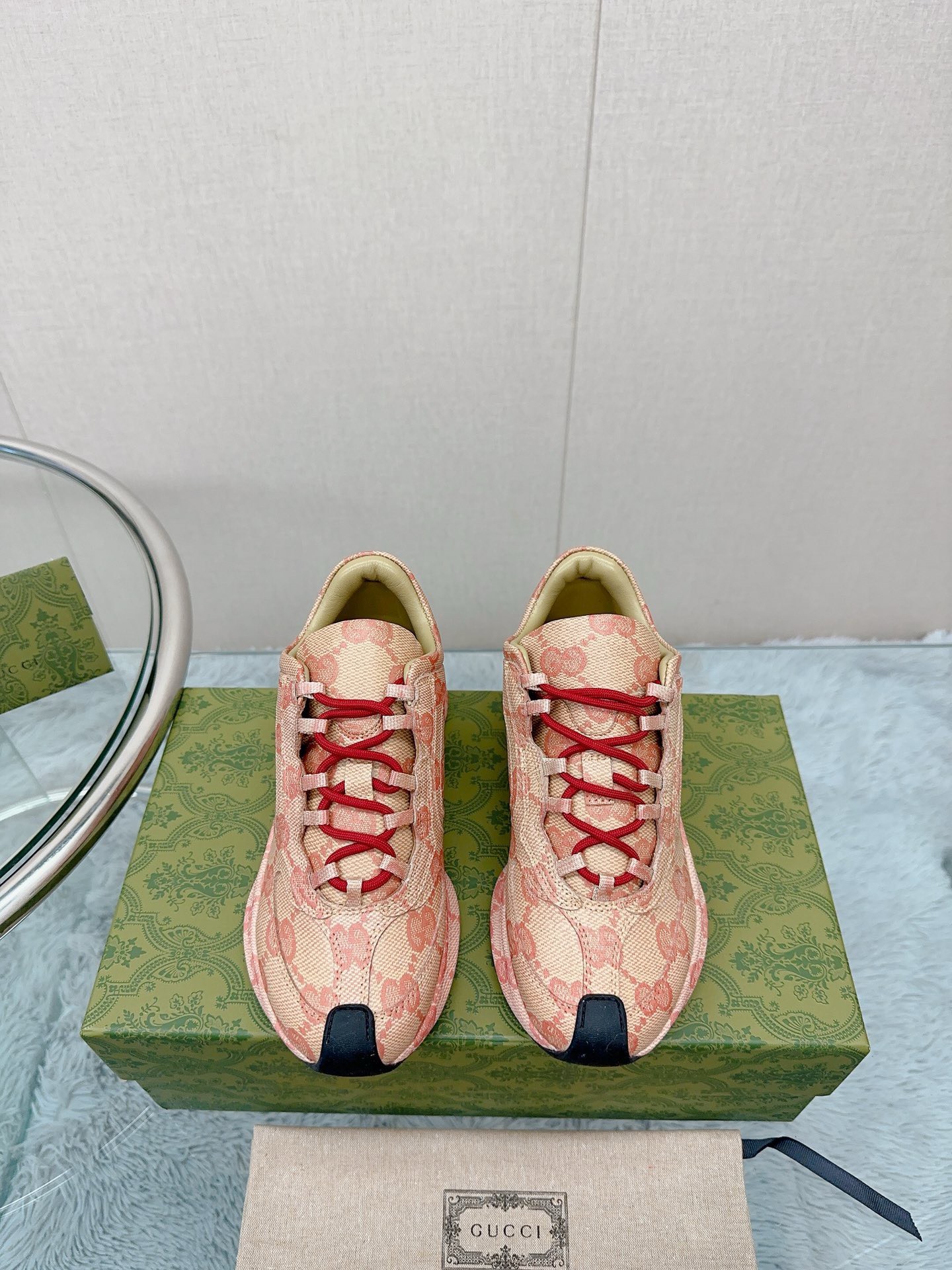 Bagsaaa Gvc*1 Run Gg-logo Leather Trainers In Red Cream