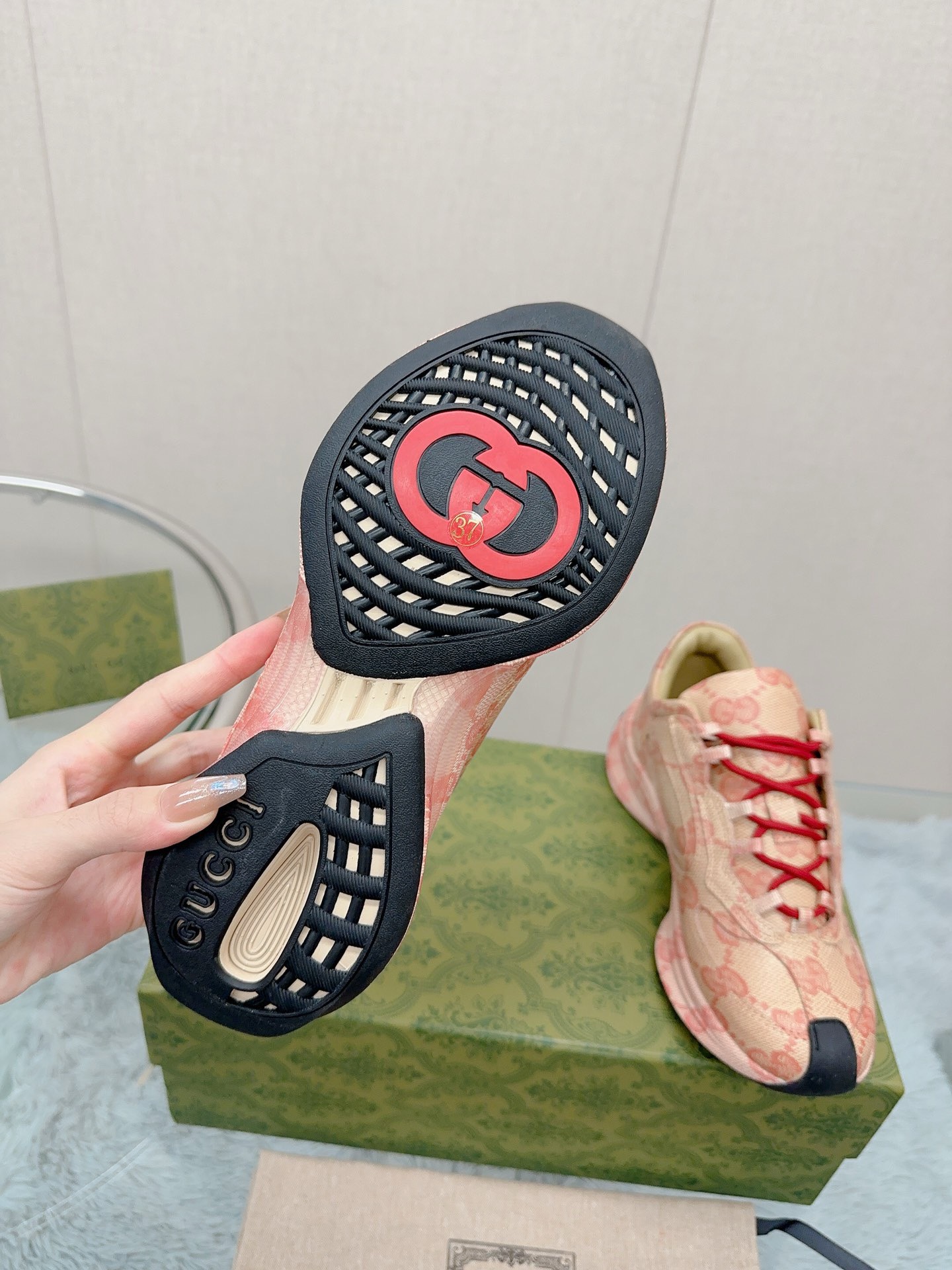 Bagsaaa Gvc*1 Run Gg-logo Leather Trainers In Red Cream