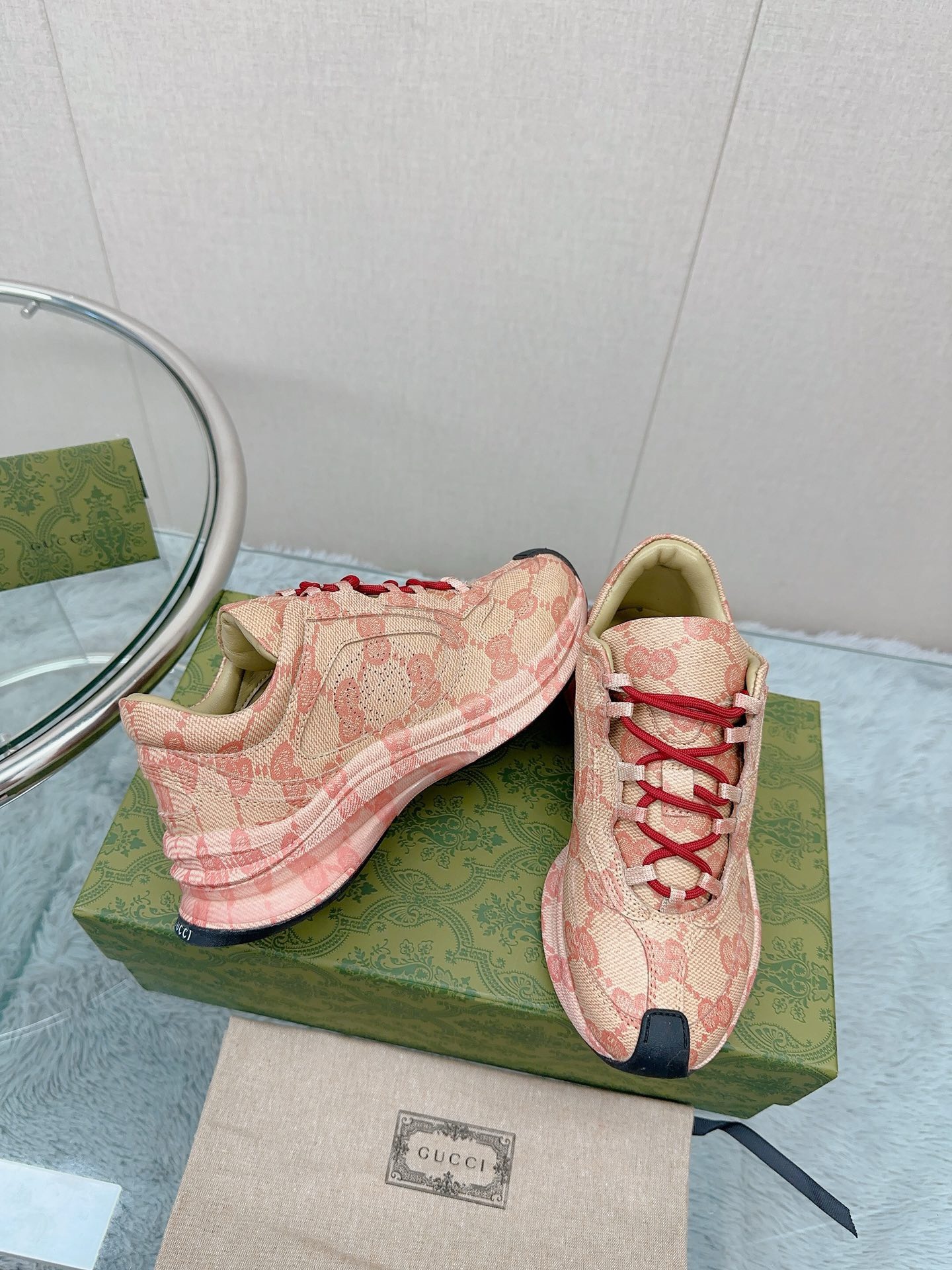Bagsaaa Gvc*1 Run Gg-logo Leather Trainers In Red Cream