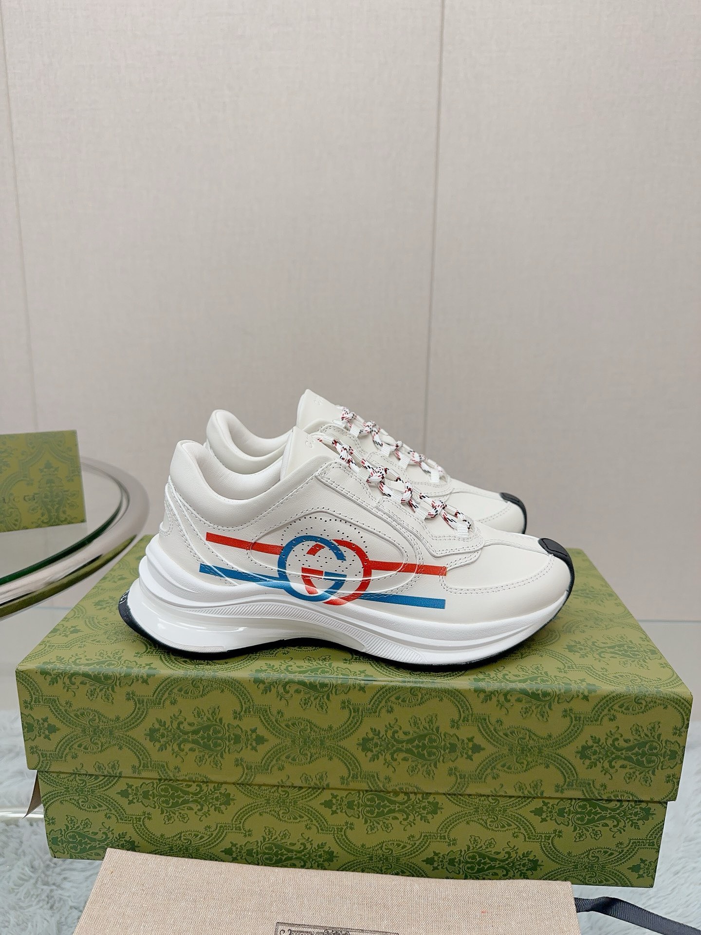 Bagsaaa Gvc*1 Run Gg-logo Leather Trainers In Red White