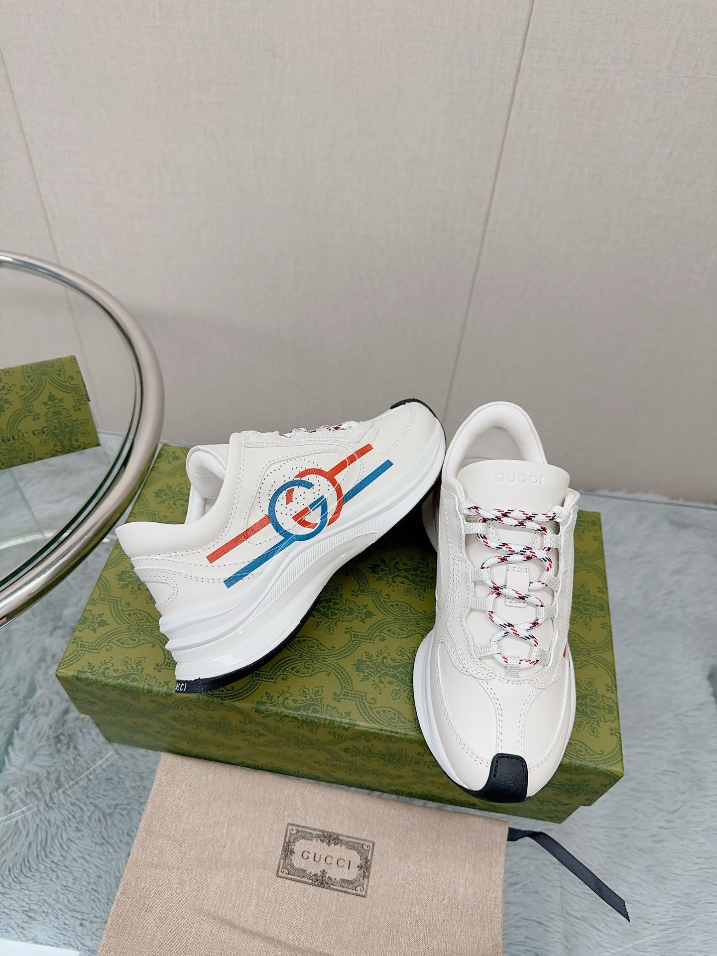 Bagsaaa Gvc*1 Run Gg-logo Leather Trainers In Red White