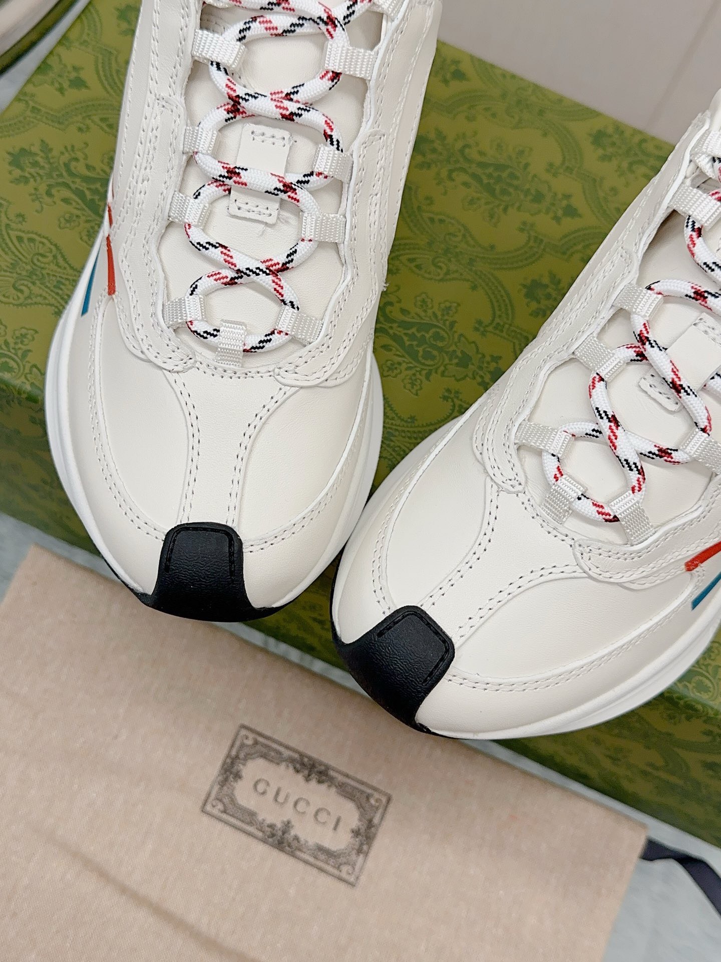Bagsaaa Gvc*1 Run Gg-logo Leather Trainers In Red White