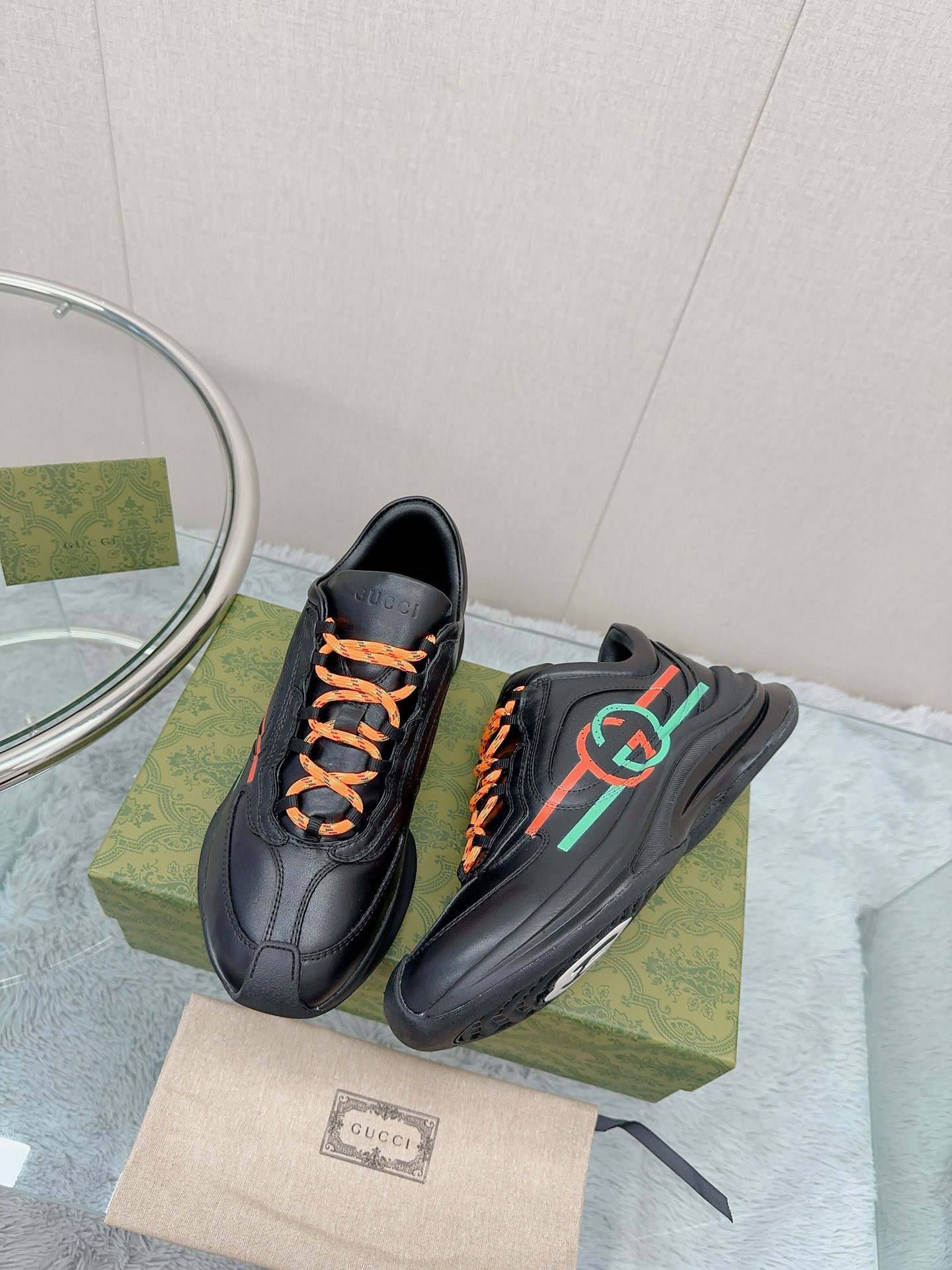 Bagsaaa Gvc*1 Run Gg-logo Leather Trainers In Black