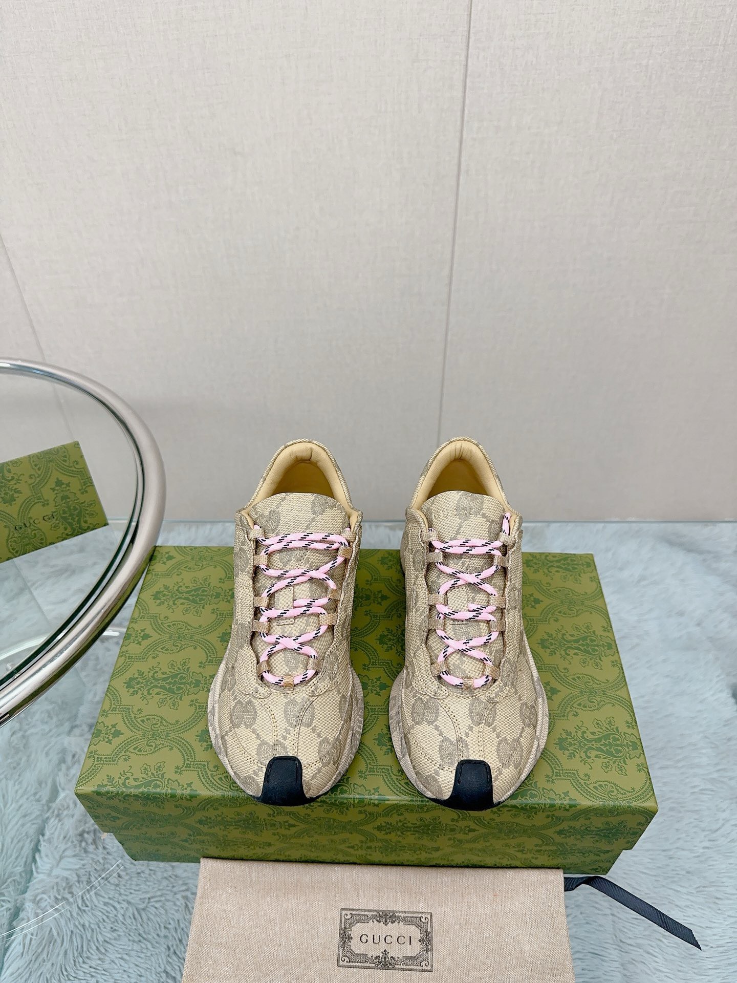 Bagsaaa Gvc*1 Run Gg-logo Leather Trainers In Beige