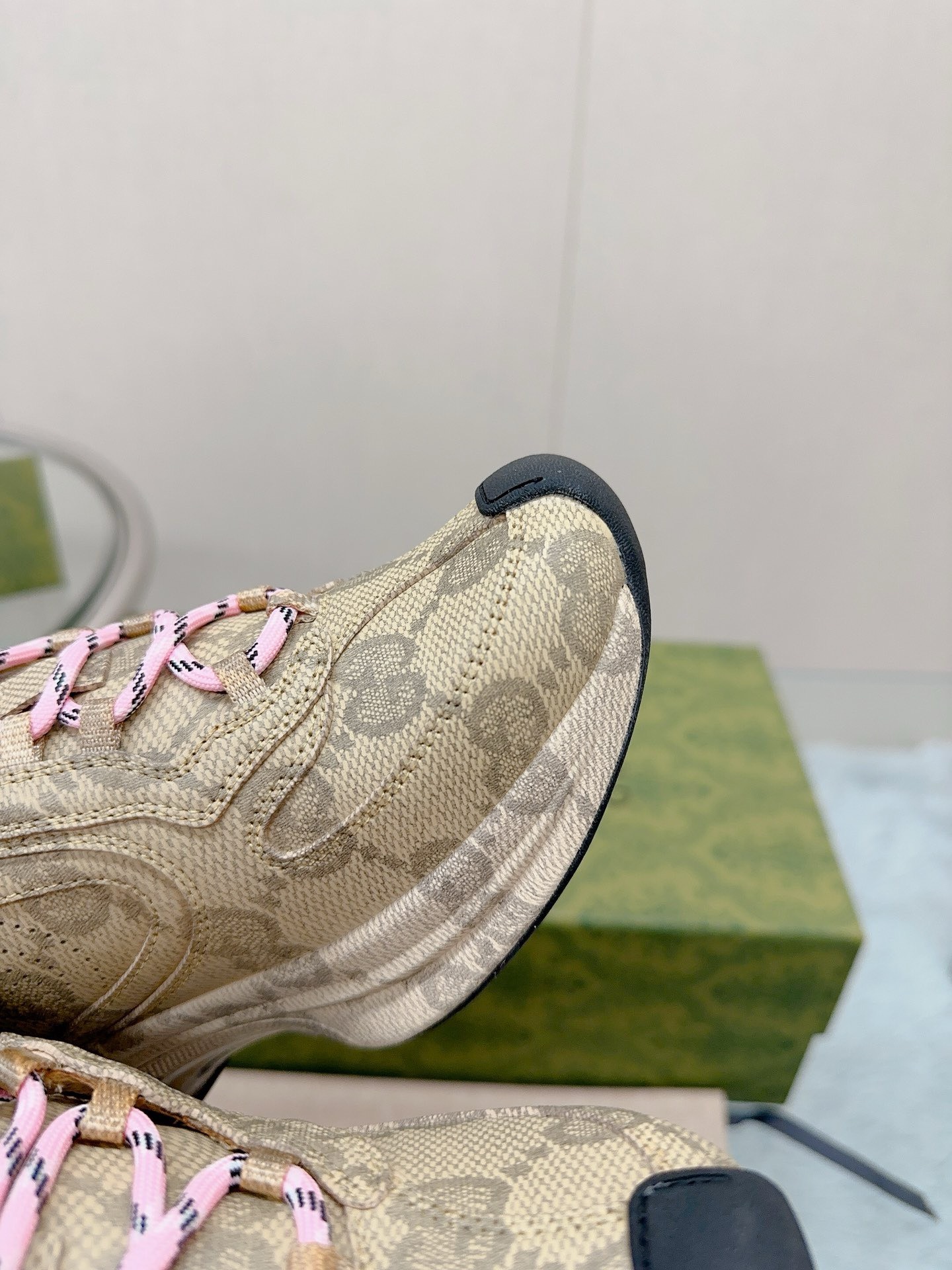 Bagsaaa Gvc*1 Run Gg-logo Leather Trainers In Beige