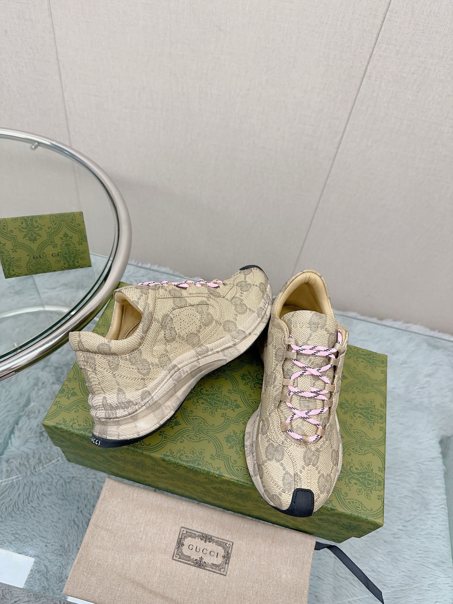 Bagsaaa Gvc*1 Run Gg-logo Leather Trainers In Beige