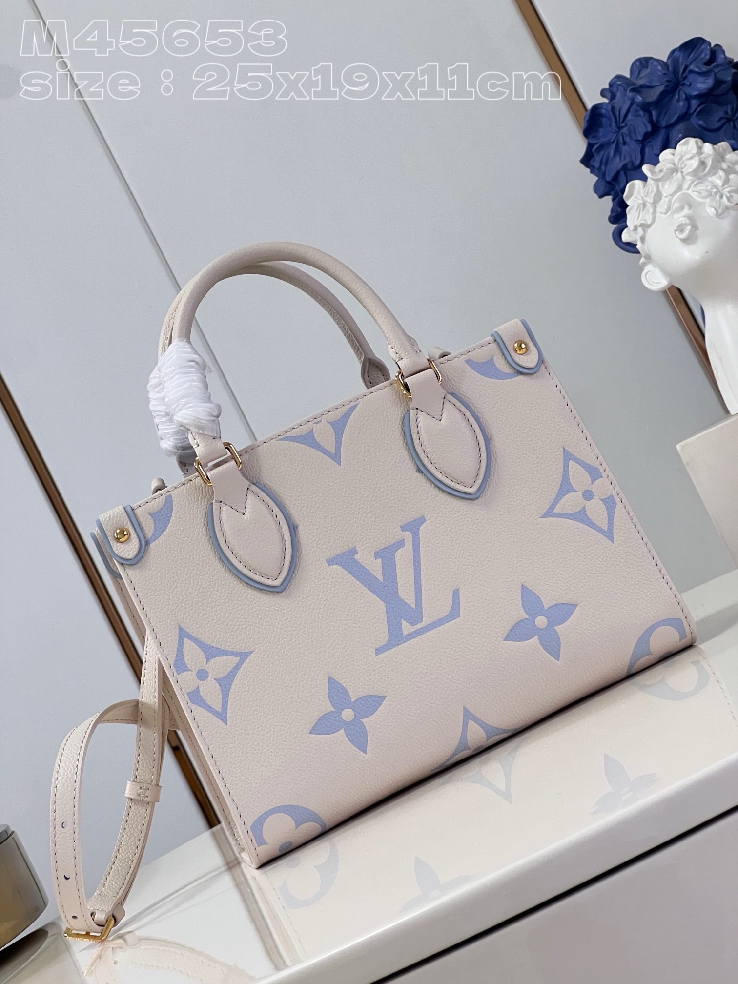 Bagsaaa L0vis Vvtt0n Onthego PM White&Blue - 25 x 19 x 11.5 cm