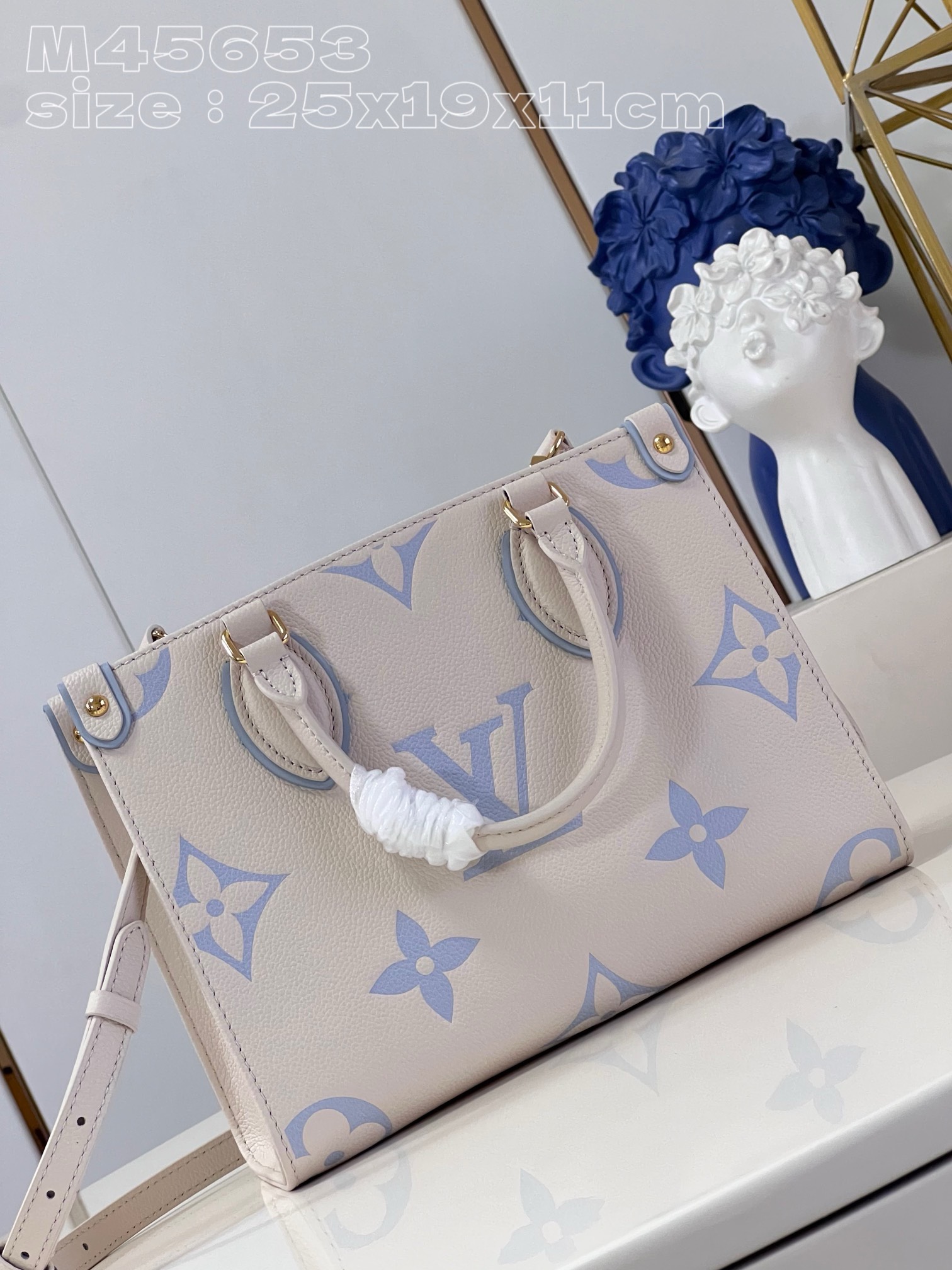 Bagsaaa L0vis Vvtt0n Onthego PM White&Blue - 25 x 19 x 11.5 cm