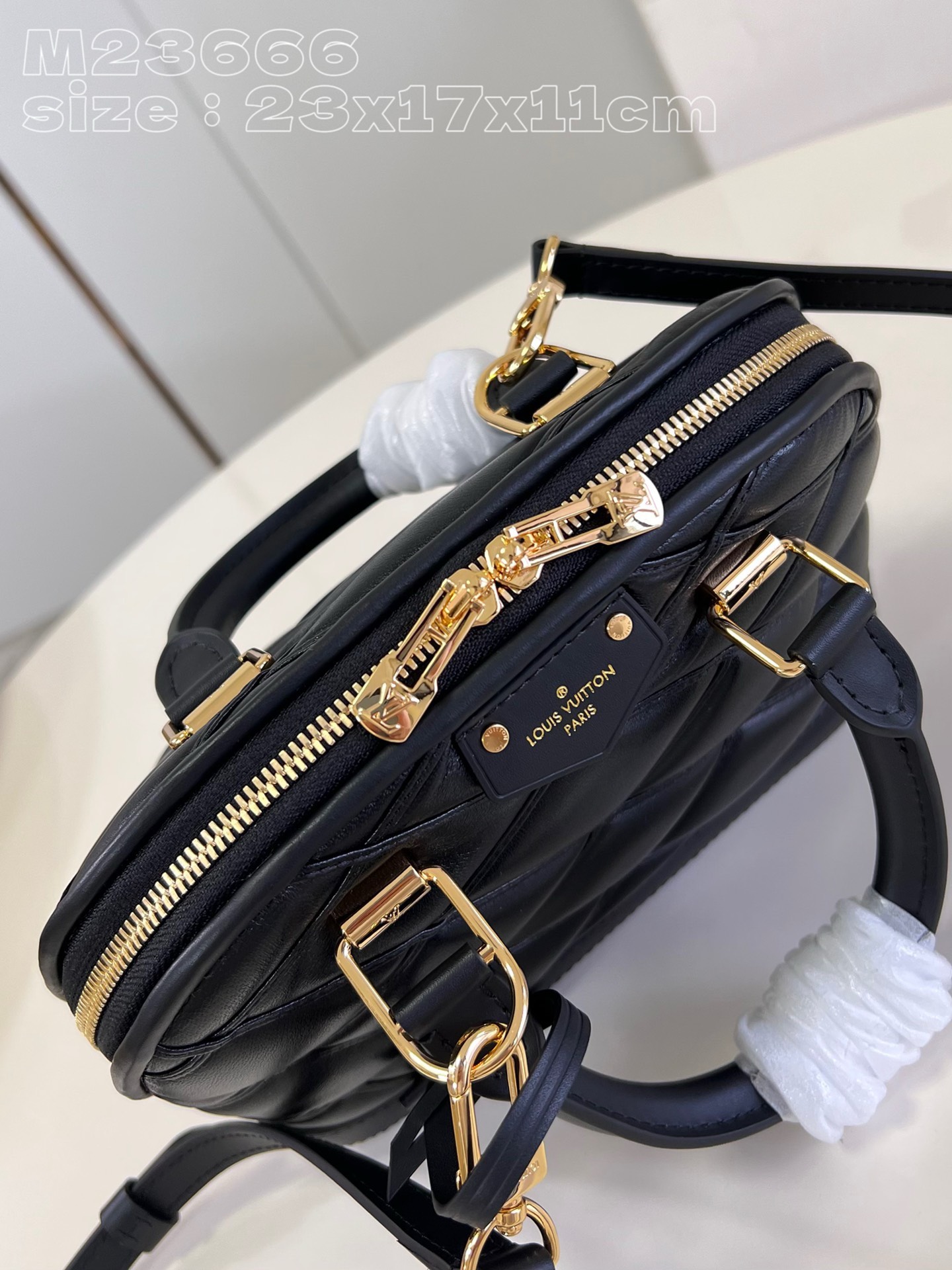 Bagsaaa L0vis Vvtt0n Alma BB Black In Crisscross lining - 23x17x11cm