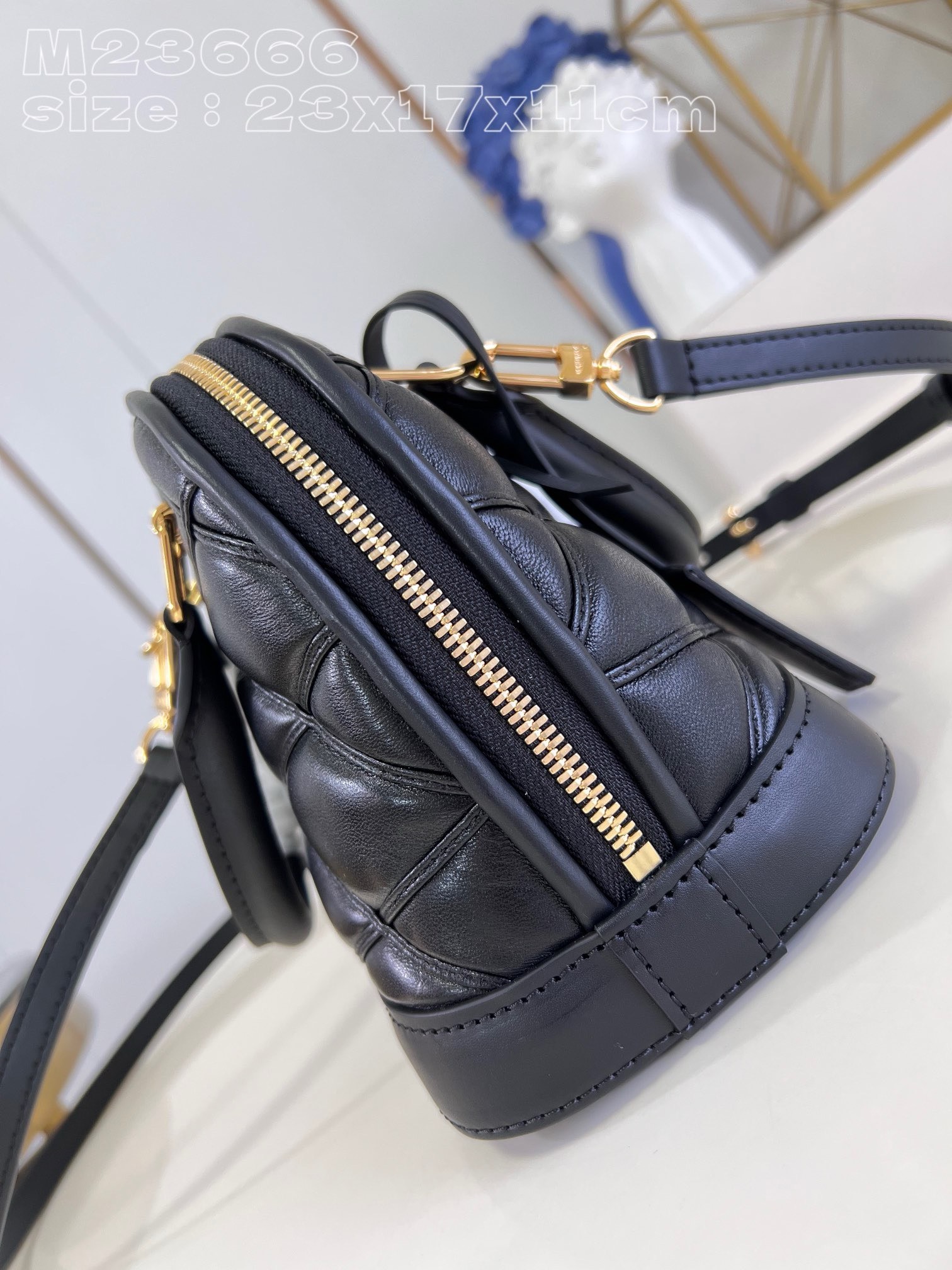 Bagsaaa L0vis Vvtt0n Alma BB Black In Crisscross lining - 23x17x11cm