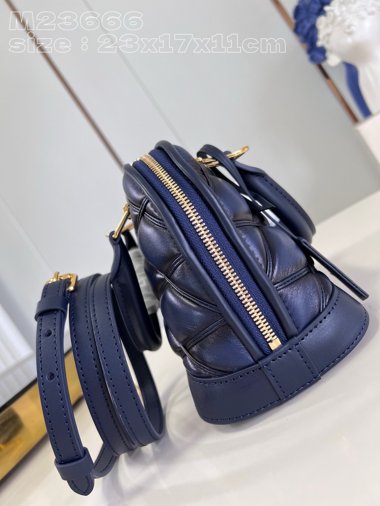 Bagsaaa L0vis Vvtt0n Alma BB Blue In Crisscross lining - 23x17x11cm