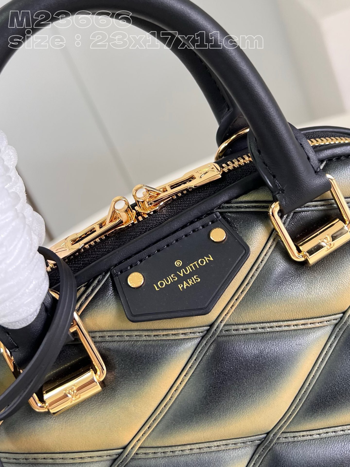 Bagsaaa L0vis Vvtt0n Alma BB Black&Gold In Crisscross lining - 23x17x11cm