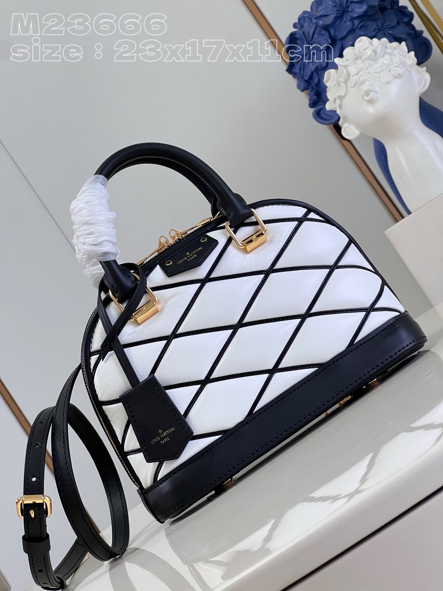 Bagsaaa L0vis Vvtt0n Alma BB White In Crisscross lining - 23x17x11cm