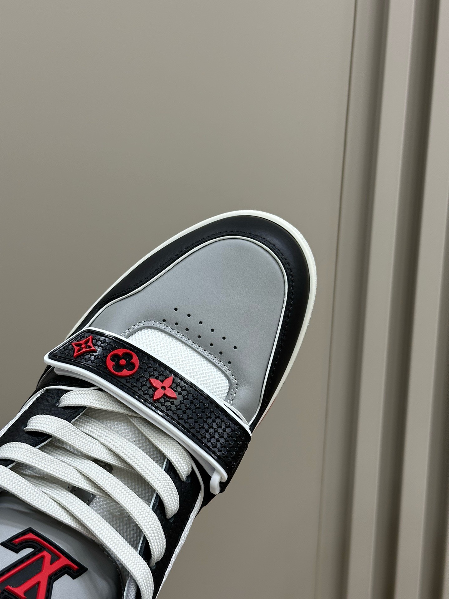 Bagsaaa L0vis Vvtt0n Red Trainer Sneaker