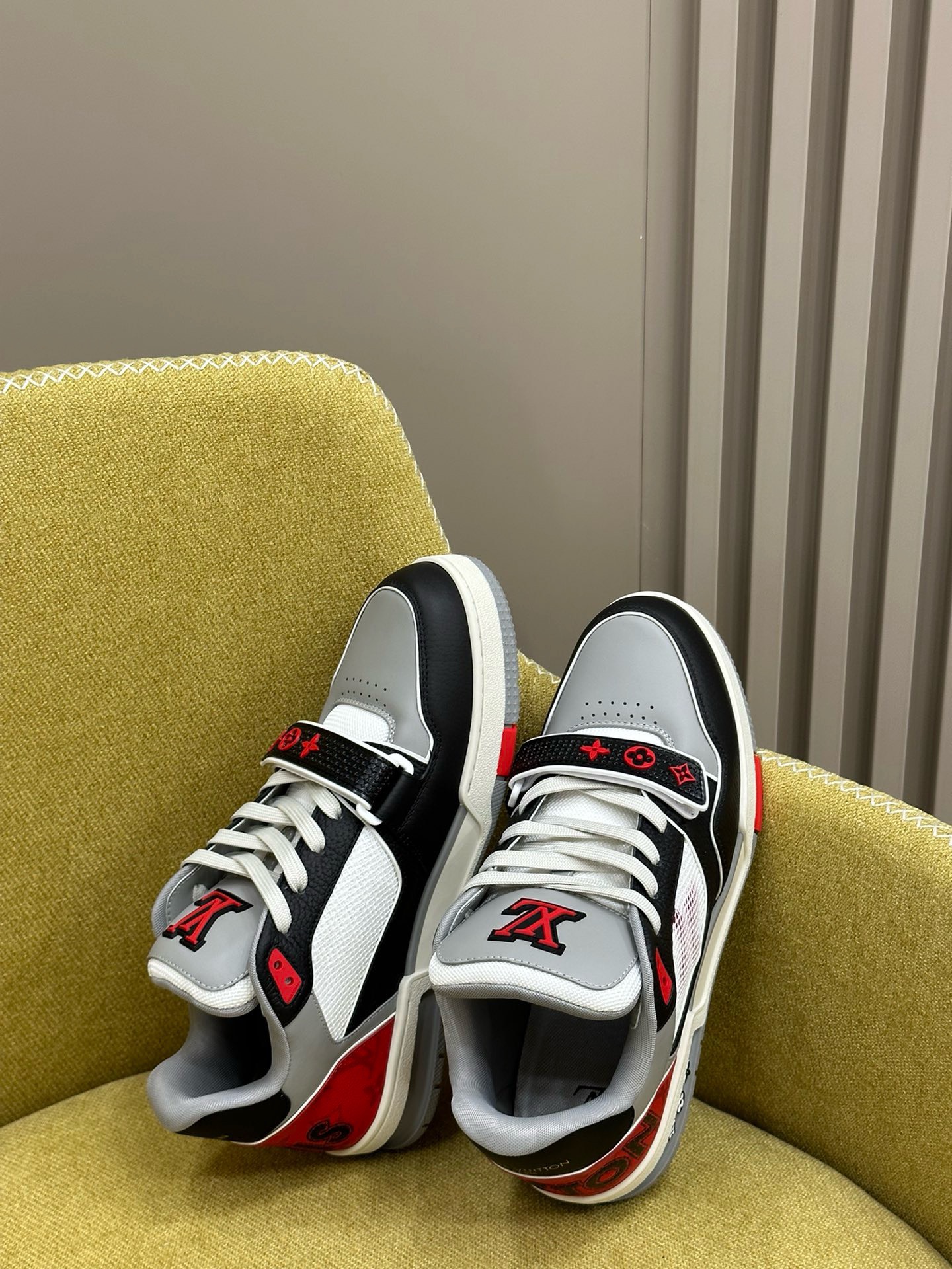 Bagsaaa L0vis Vvtt0n Red Trainer Sneaker