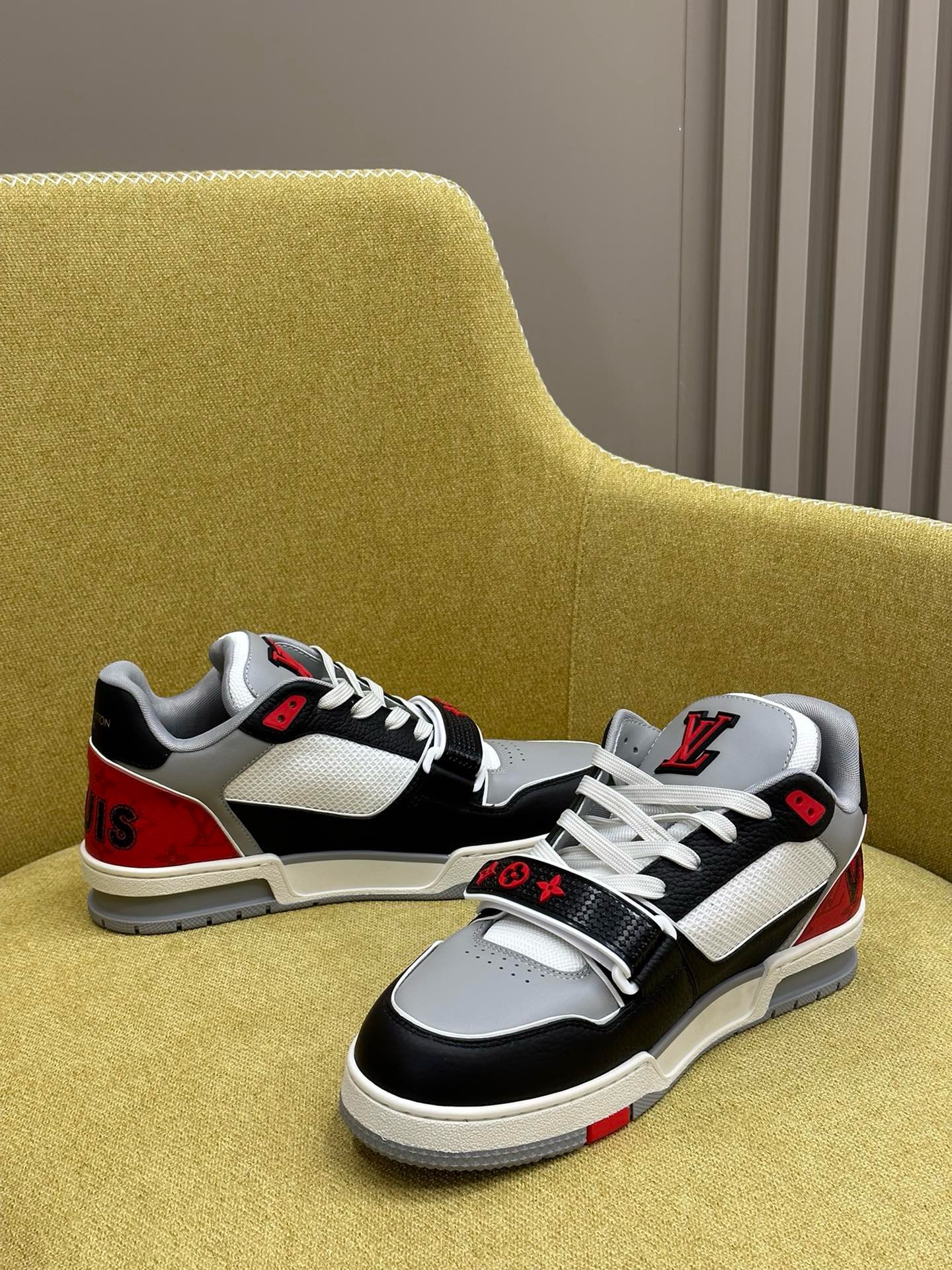 Bagsaaa L0vis Vvtt0n Red Trainer Sneaker
