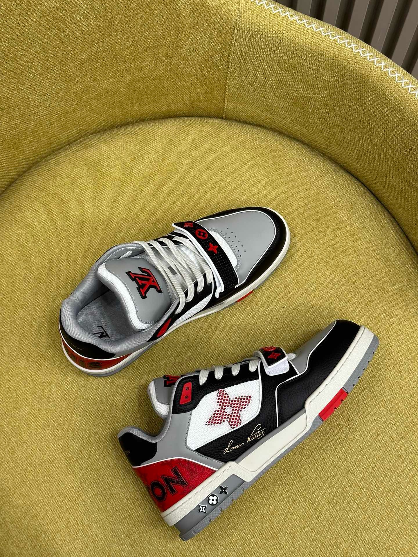 Bagsaaa L0vis Vvtt0n Red Trainer Sneaker