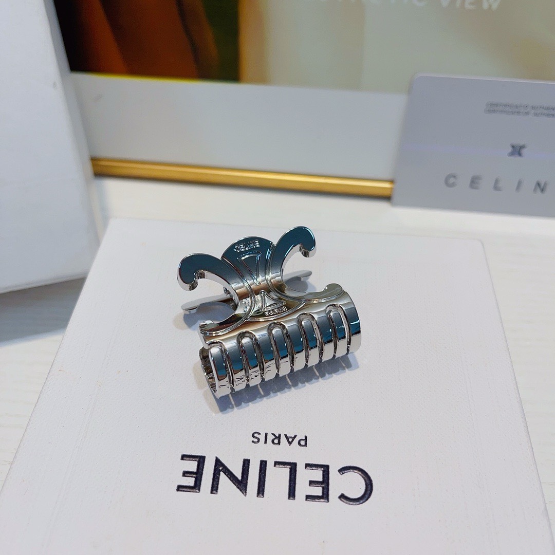 Bagsaaa Ce1i*e Gold/Silver Hairclip