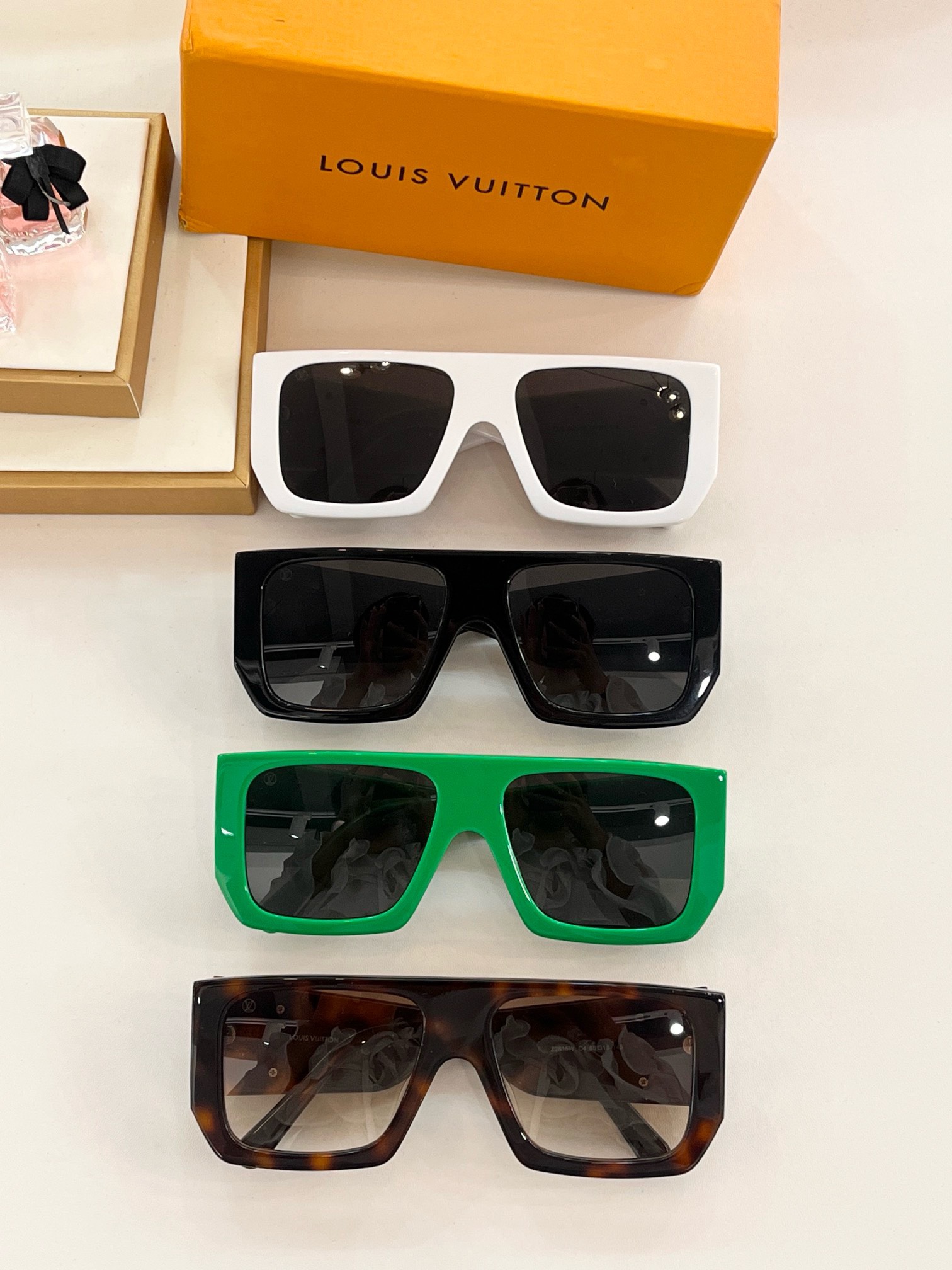 Bagsaaa L0vis Vvtt0n Sunglasses 4 colors