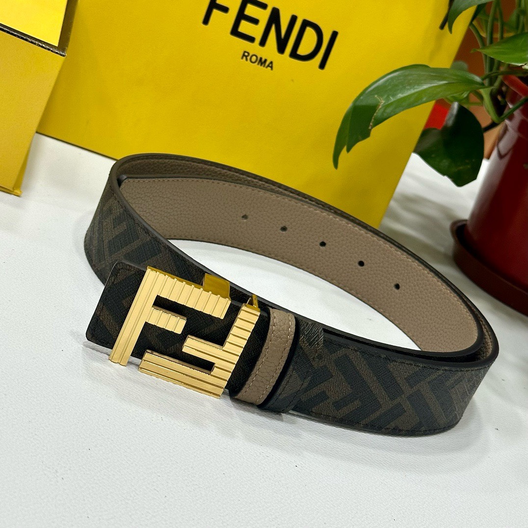 Bagsaaa F**di Belt In Gold Hardware