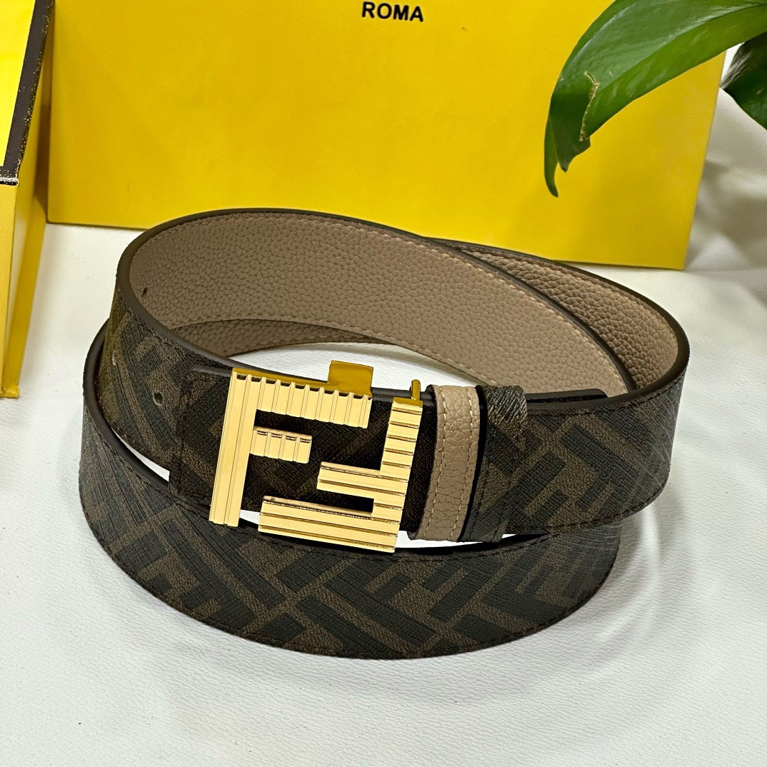 Bagsaaa F**di Belt In Gold Hardware