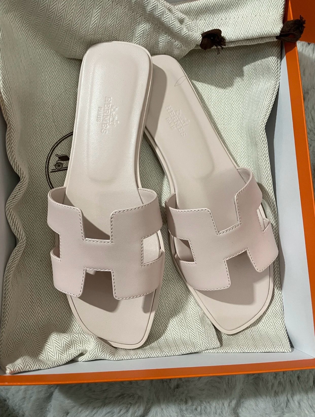 Bagsaaa H**me5 Oran Box calfskin pink