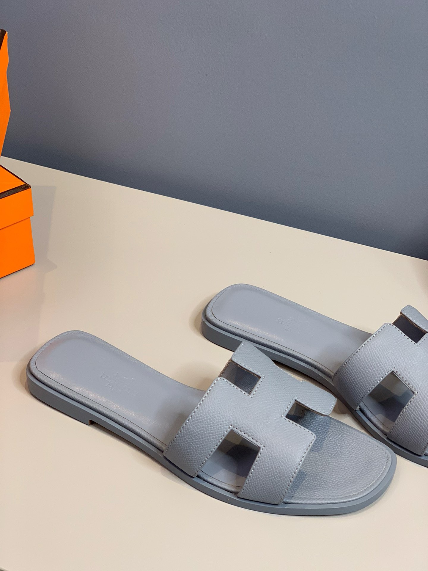 Bagsaaa H**me5 Oran Blue Slides