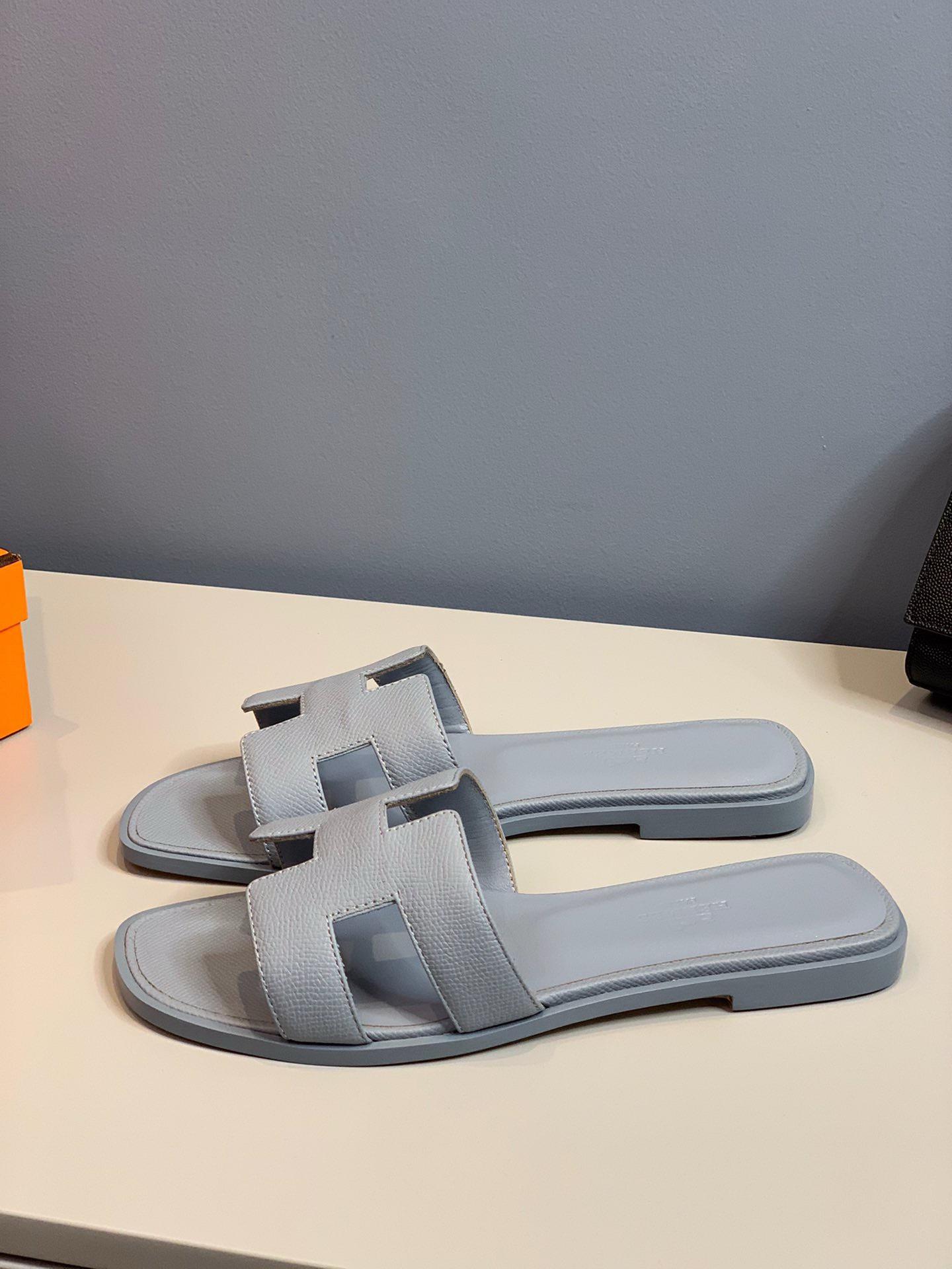 Bagsaaa H**me5 Oran Blue Slides
