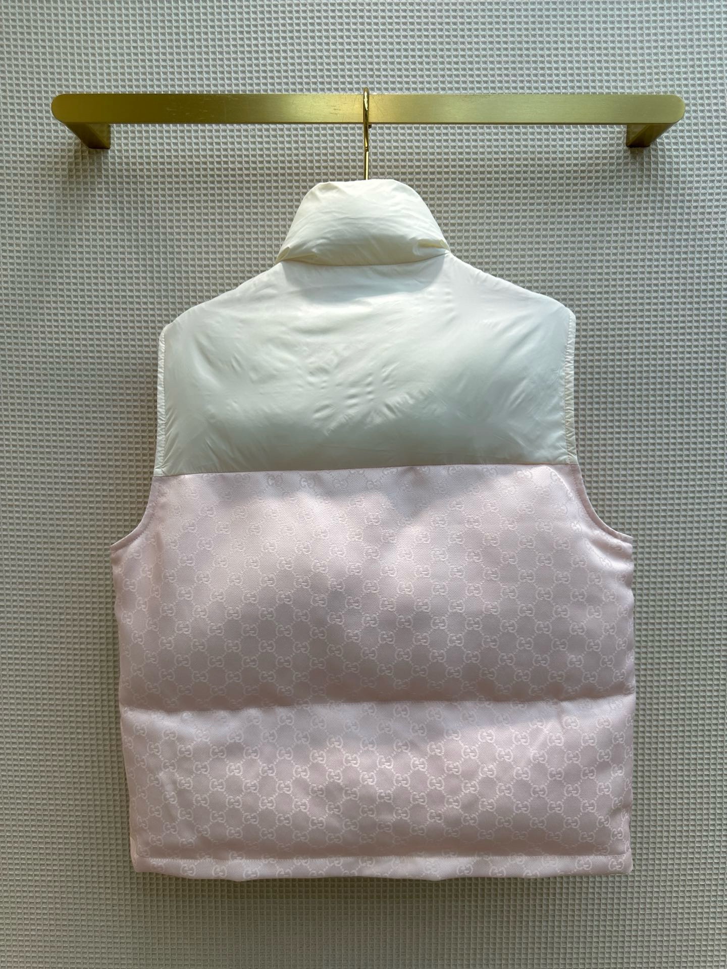 Bagsaaa Gvc*1 GG COTTON CANVAS PADDED GILET Pink