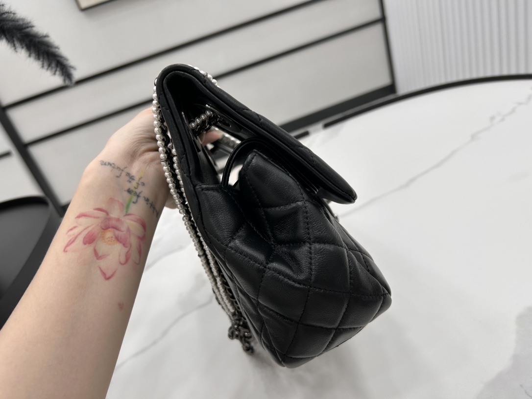 Bagsaaa Ch**el Double Flap Bag with Cut Out Handle and Multi Chain Black Leather - 28＊20＊7cm
