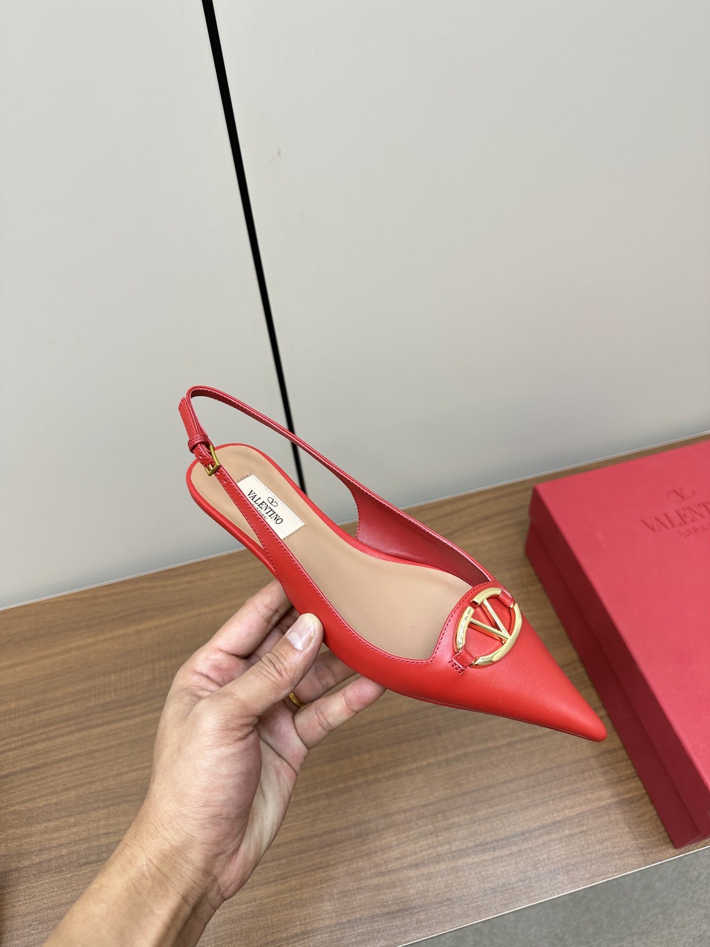 Bagsaaa Va1e*ntin0 Vlogo Heels In Red Leather