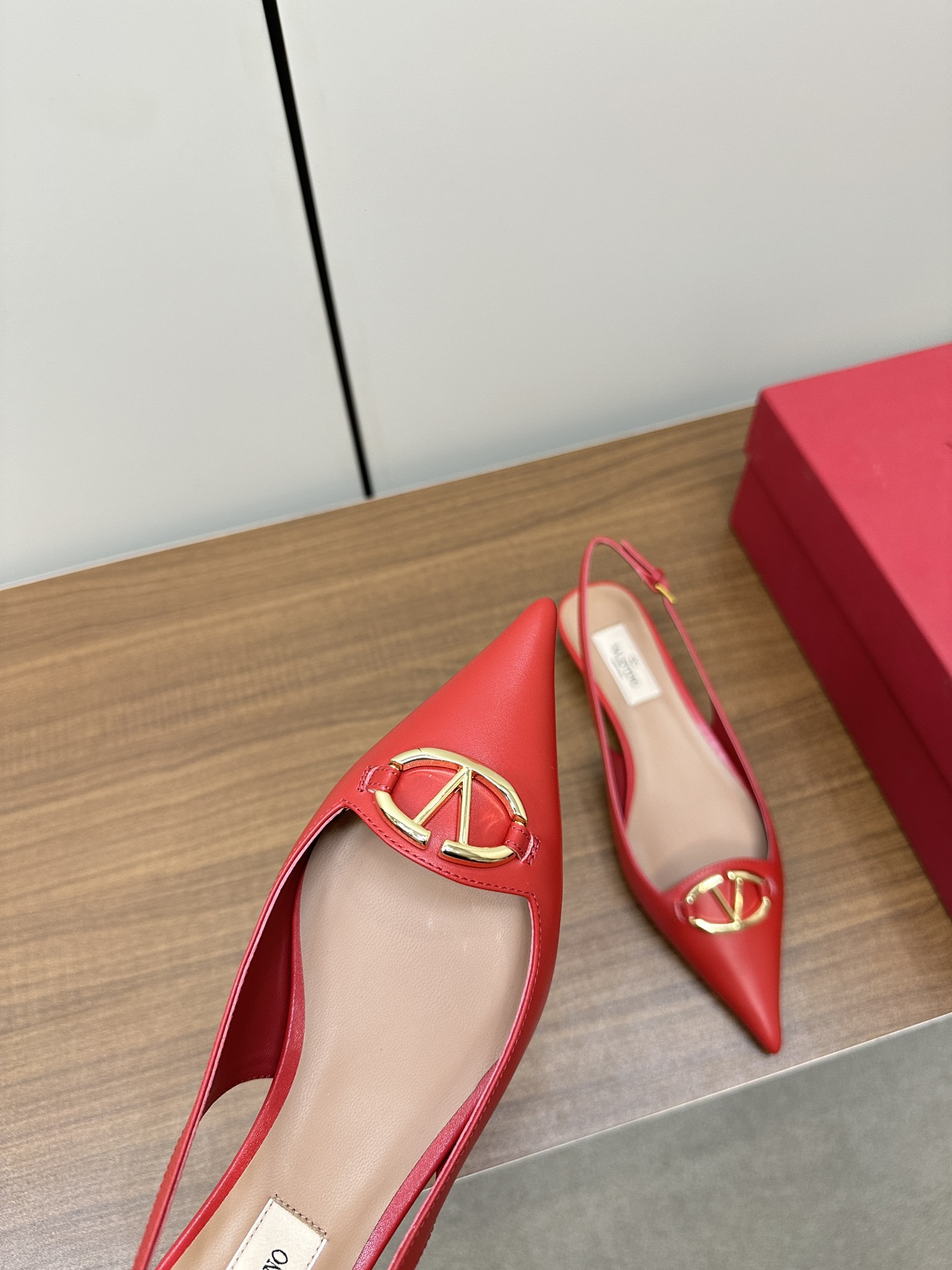 Bagsaaa Va1e*ntin0 Vlogo Heels In Red Leather