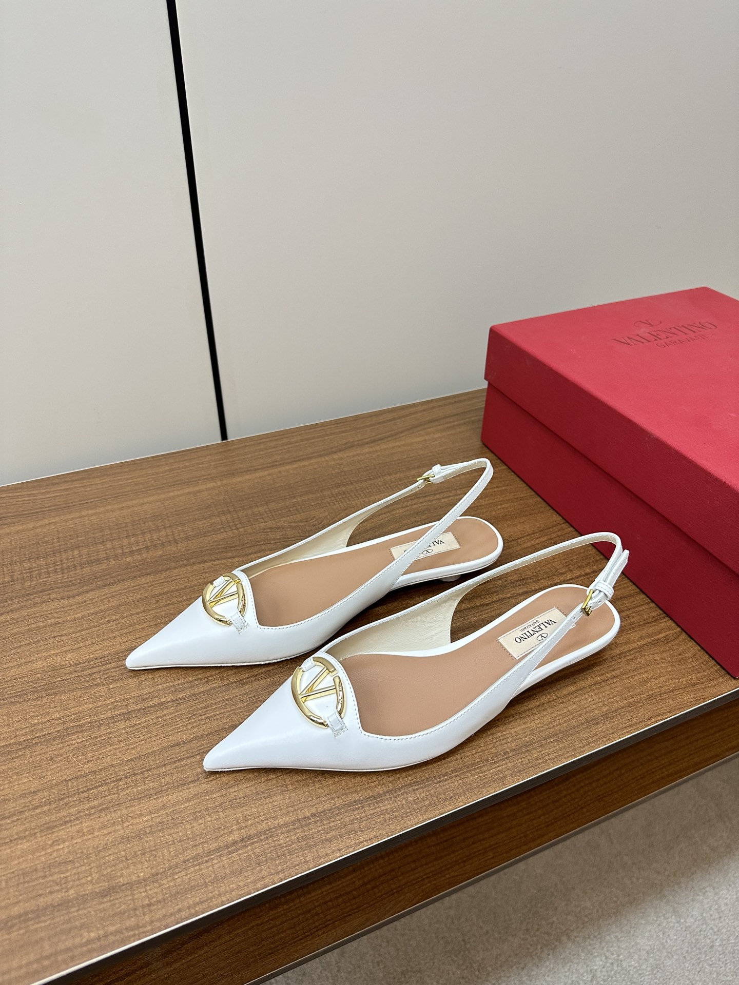 Bagsaaa Va1e*ntin0 Vlogo Heels In White Leather