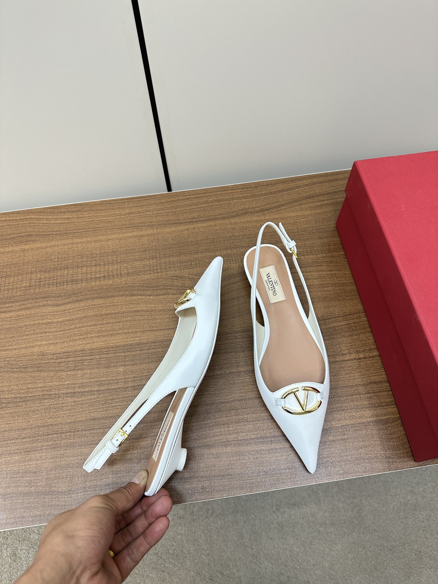 Bagsaaa Va1e*ntin0 Vlogo Heels In White Leather