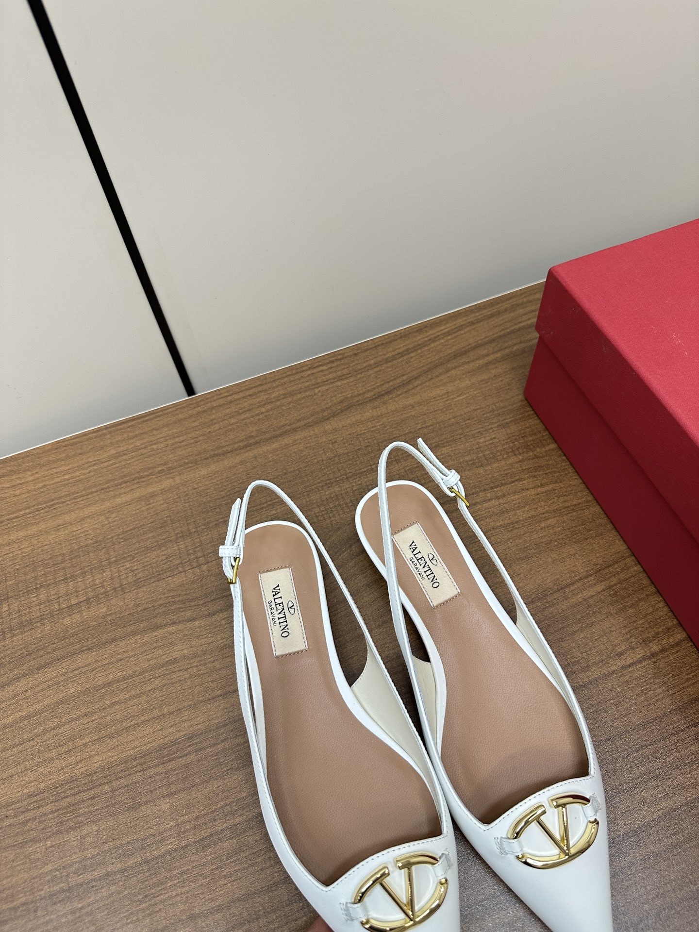 Bagsaaa Va1e*ntin0 Vlogo Heels In White Leather