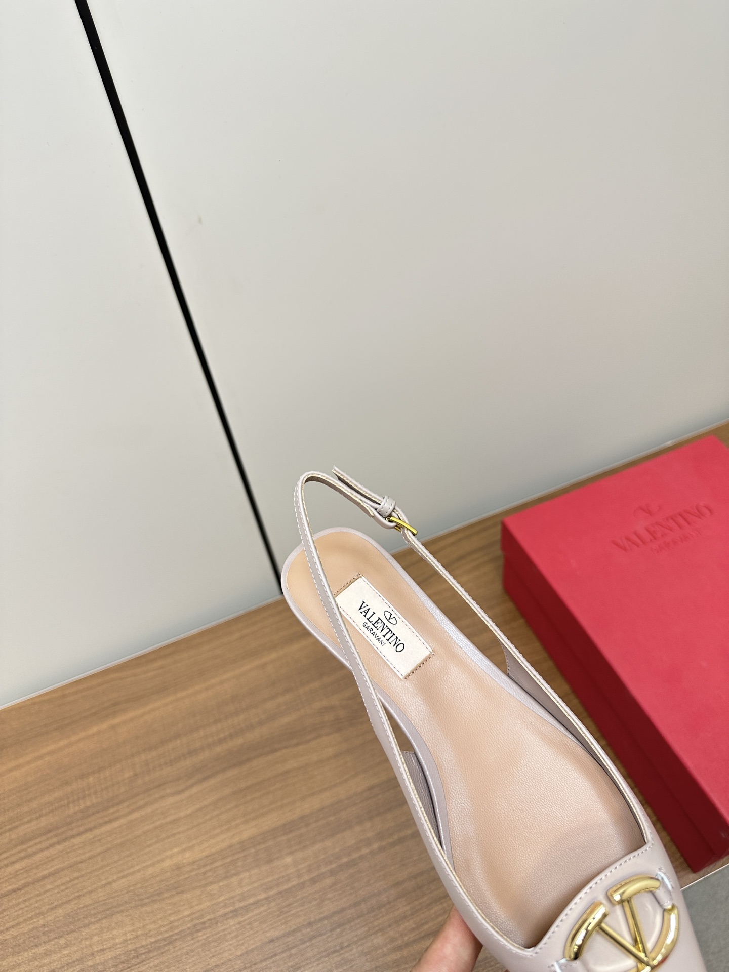Bagsaaa Va1e*ntin0 Vlogo Heels In Nude Leather